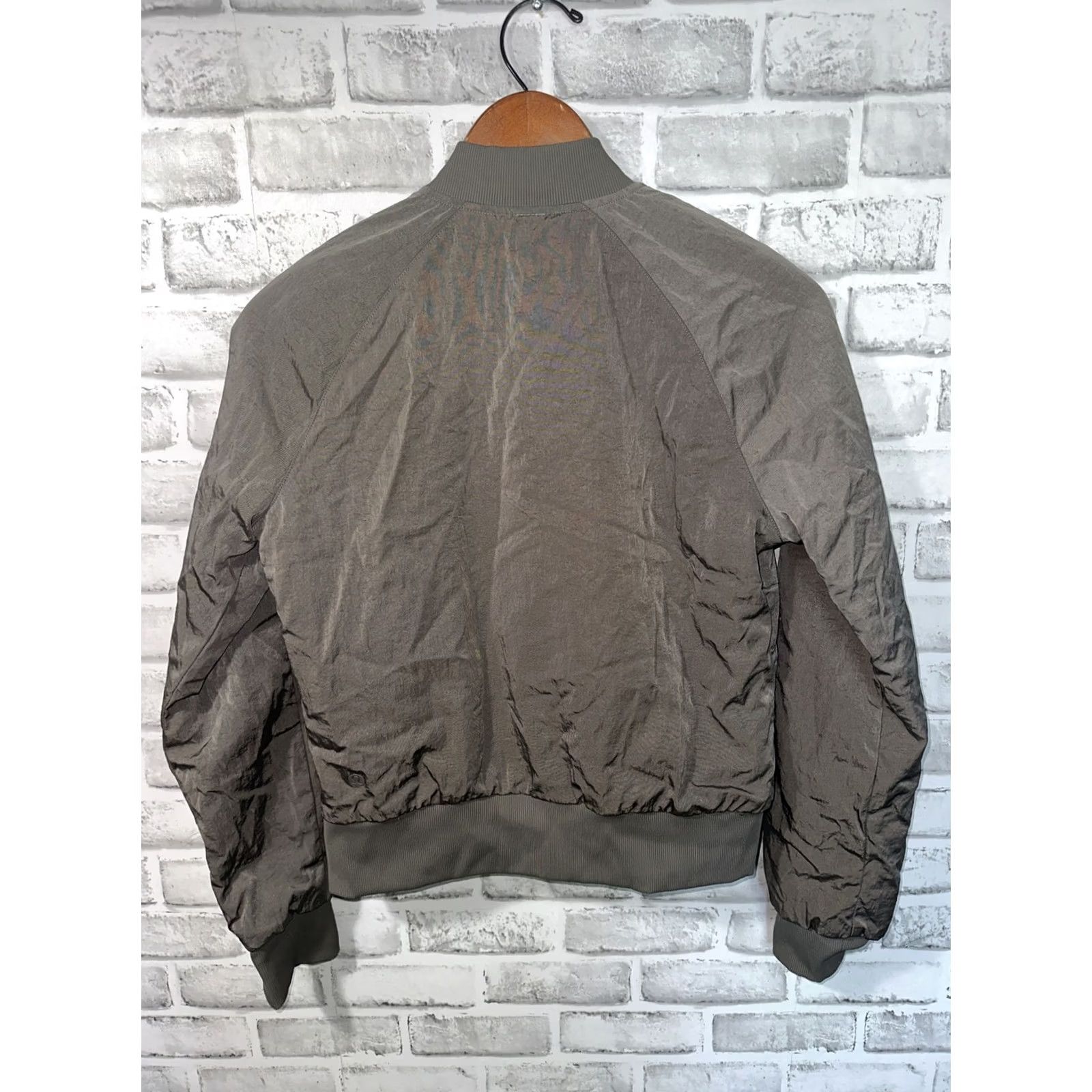 Lululemon Lululemon Green Nylon Insulsted Bomber Style Jacket Womens 4 Size S / US 4 / IT 40 - 7 Thumbnail