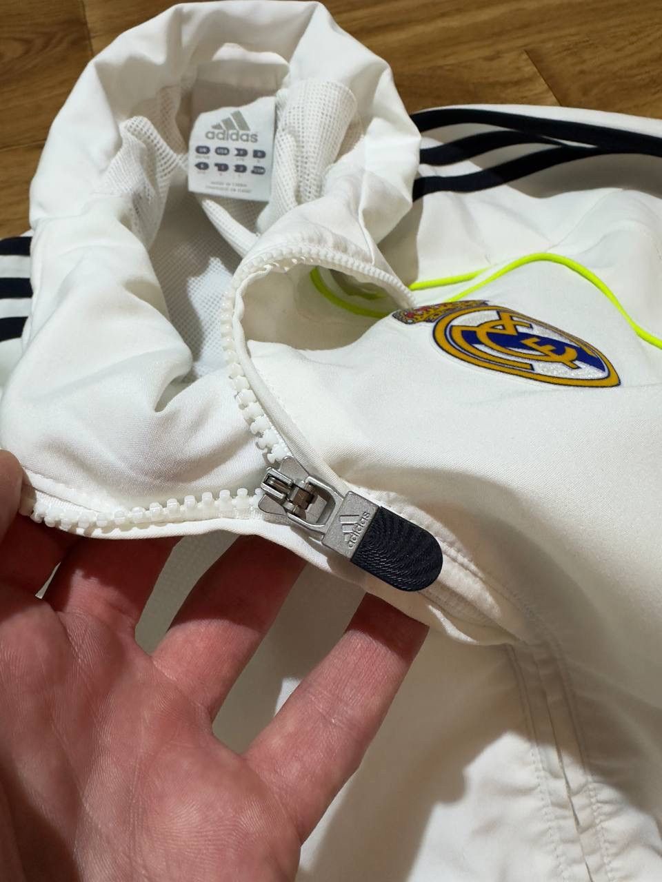 Vintage Vintage Adidas Real Madrid Tracksuit 2010/2011 Nylon Footbal Size US M / EU 48-50 / 2 - 4 Thumbnail