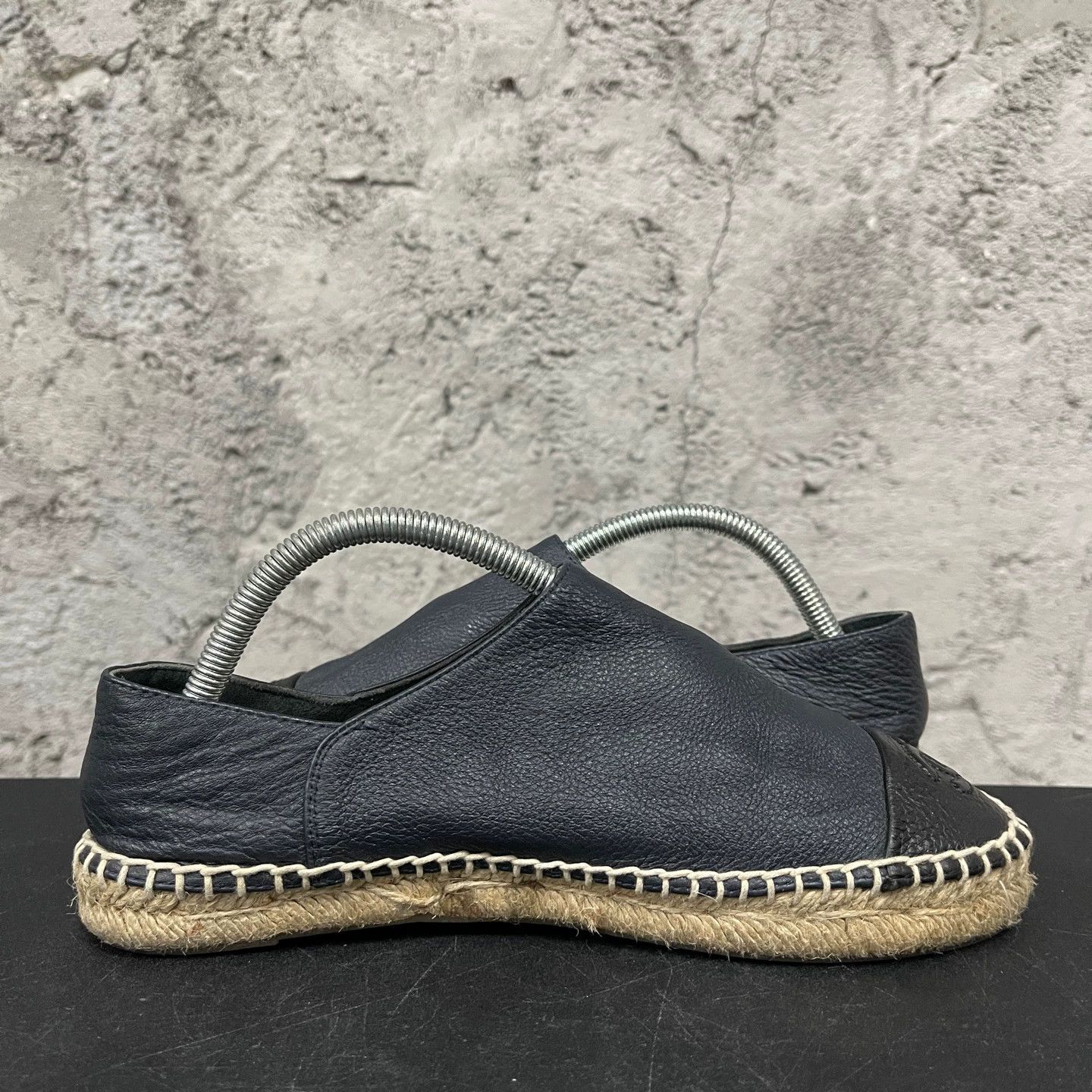 Chanel Chanel Fisherman shoes 37 as is Size US 6 / IT 36 - 4 Thumbnail