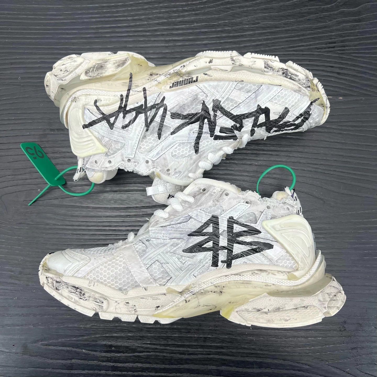 Balenciaga Balenciaga Runner Distressed Black & White Like New Size US 6 / EU 39 - 2 Thumbnail