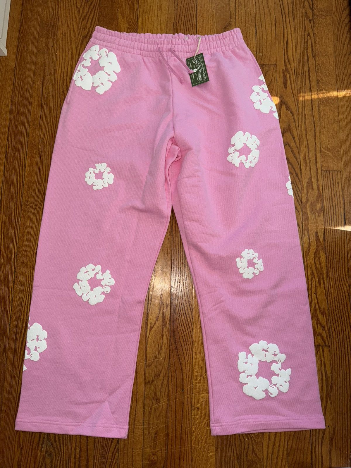 DENIM TEARS Denim Tears Cotton Wreath Sweatpants Pink Size L Size US 34 / EU 50 - 1 Thumbnail