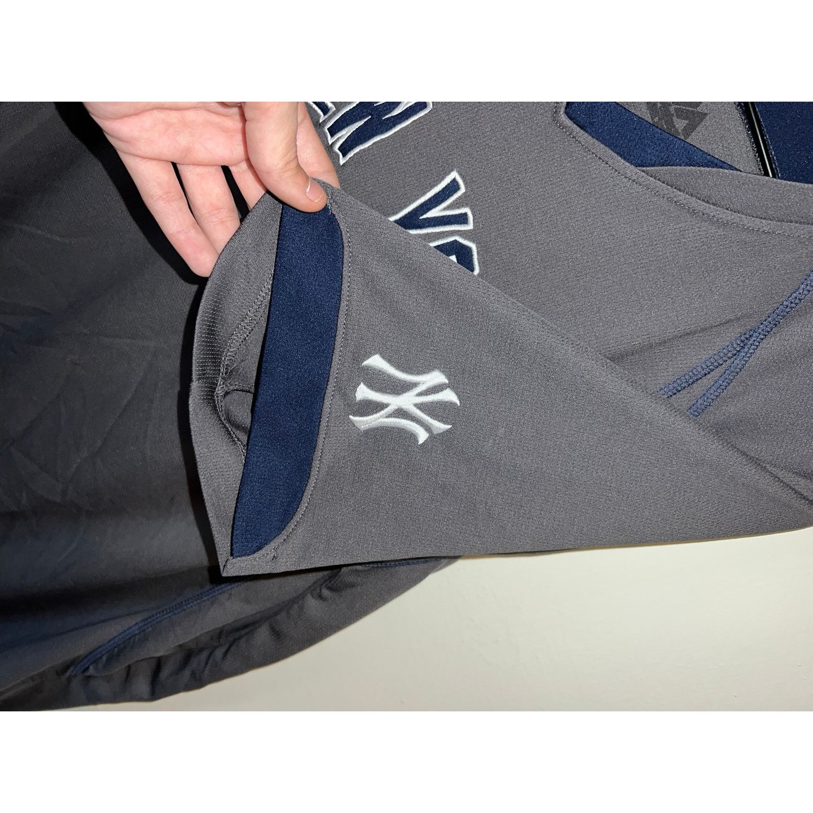 MLB New York Yankees Shirt Baseball Gray Tee Baseball Top MLB L Size US L / EU 52-54 / 3 - 4 Thumbnail