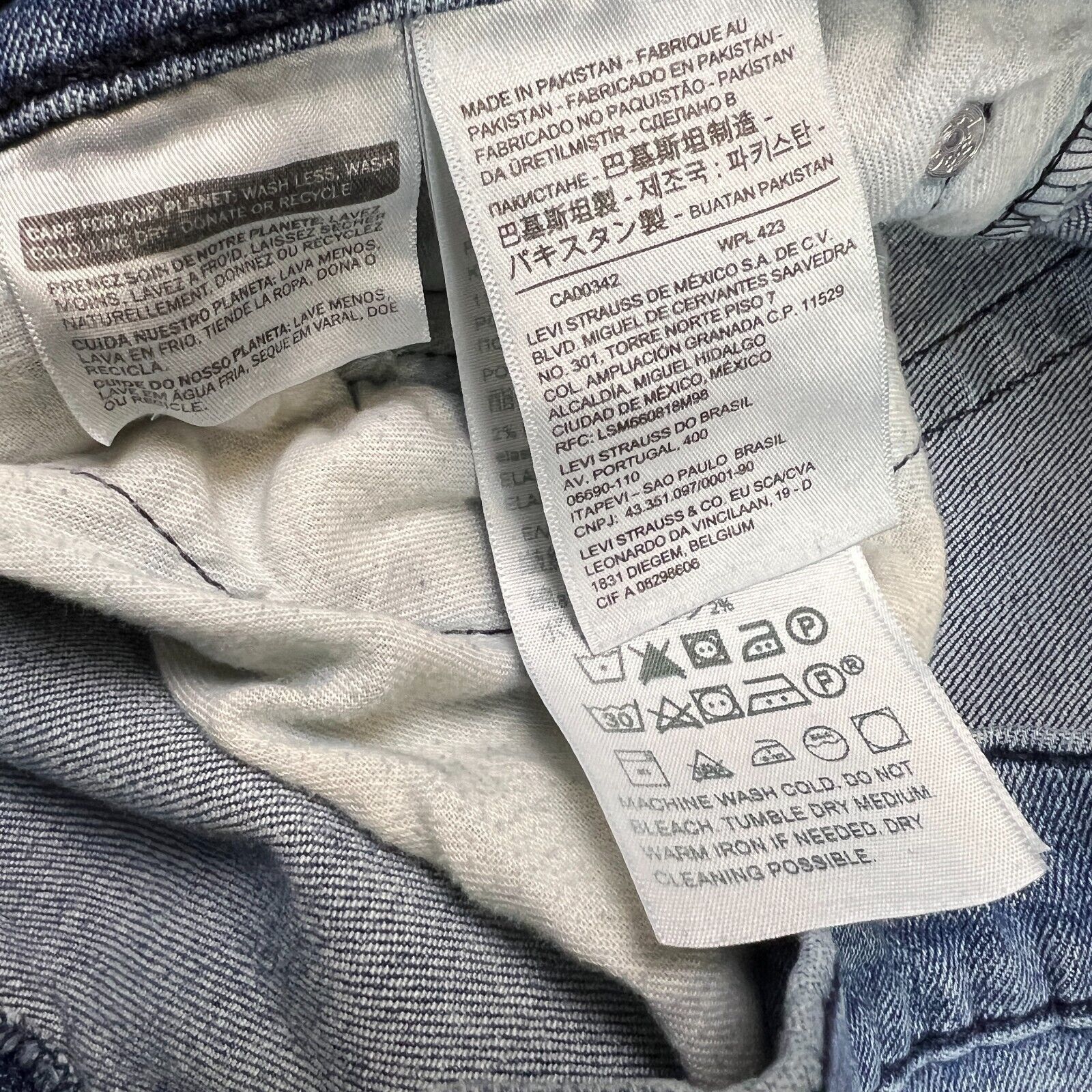 Levi's × Vintage Levi's 541 Jeans 33x32 Athletic Taper Fade Distressed Denim Size US 33 - 13 Thumbnail