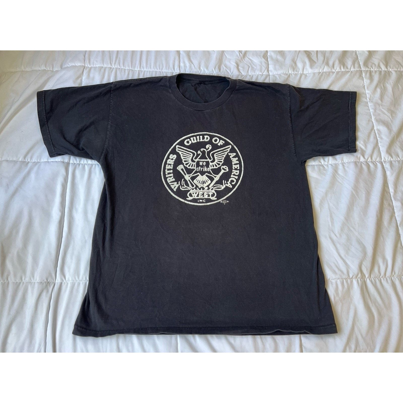 Other Vintage Writers Guild Of America Black XL Union IUAN & PW Size US XL / EU 56 / 4 - 1 Thumbnail