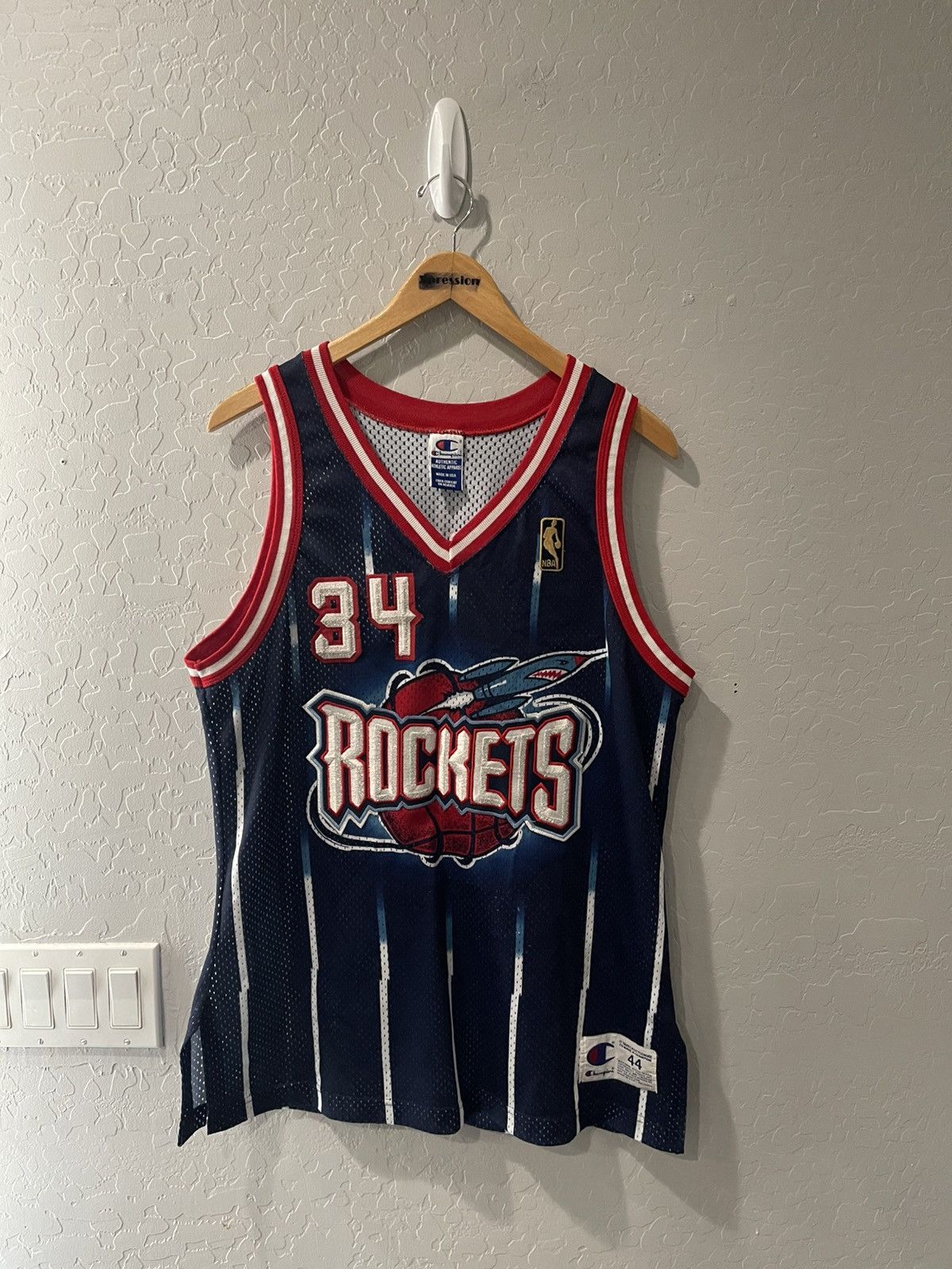 Champion × NBA × Vintage Vintage Champion Hakeem Olajuwon Rockets Gold Logo Jersey 44 Size US L / EU 52-54 / 3 - 1 Thumbnail