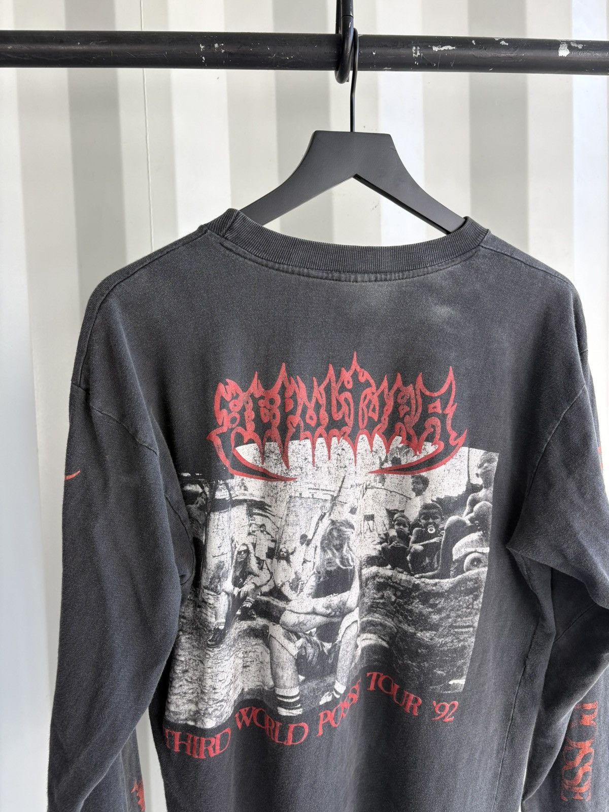 Band Tees Vintage Sepultura Shirt Thrashed Faded Distressed GRUNGE Size US L / EU 52-54 / 3 - 5 Thumbnail