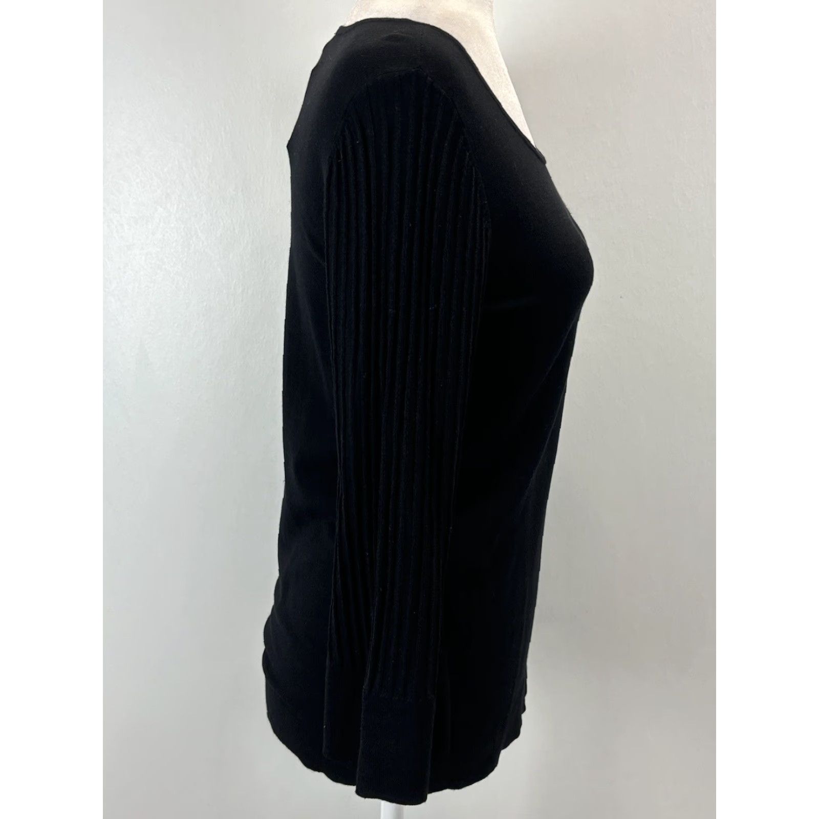 Talbots NEW! Talbots Fine Knit Sweater XS Black Textured Sleeves Women’s Size XS / US 0-2 / IT 36-38 - 4 Thumbnail