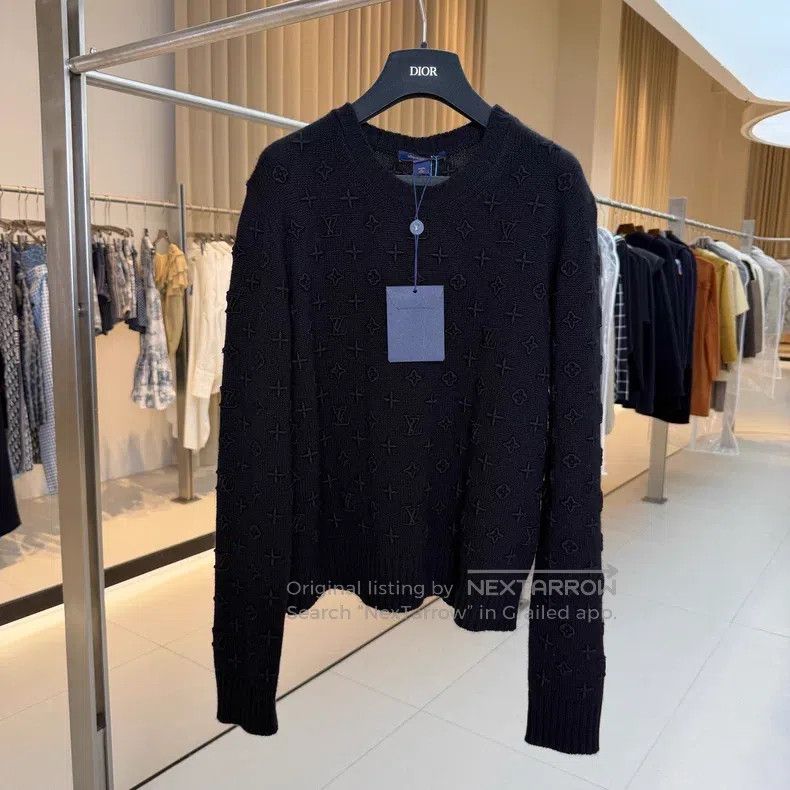 Louis Vuitton Louis Vuitton 25 Black Embossed Cashmere Sweater Size US L / EU 52-54 / 3 - 1 Thumbnail