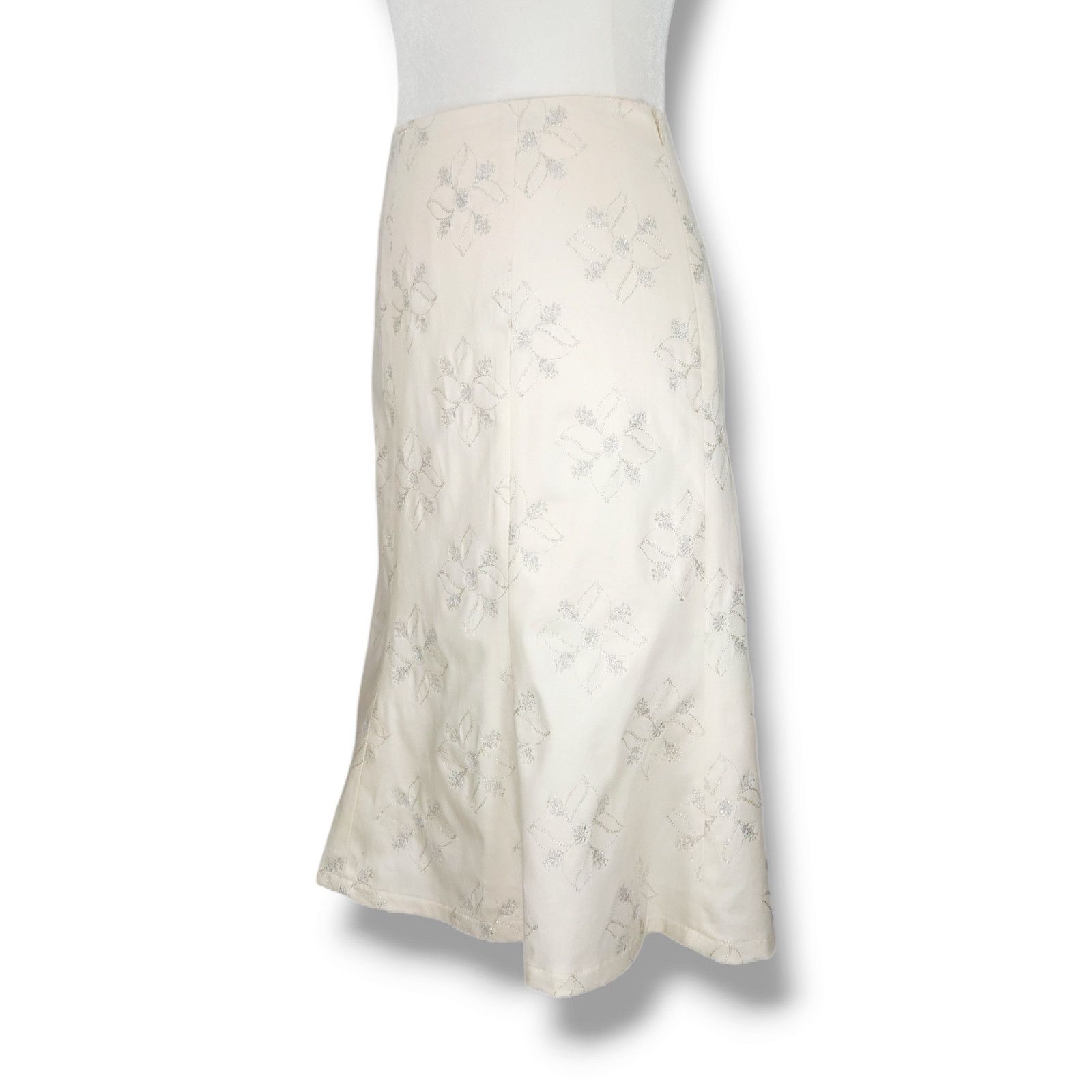 Other EUC Apostrophe Silver Floral Embroidery Skirt Sz. 16 Cream Size 38" / US 16 / IT 52 - 1 Thumbnail