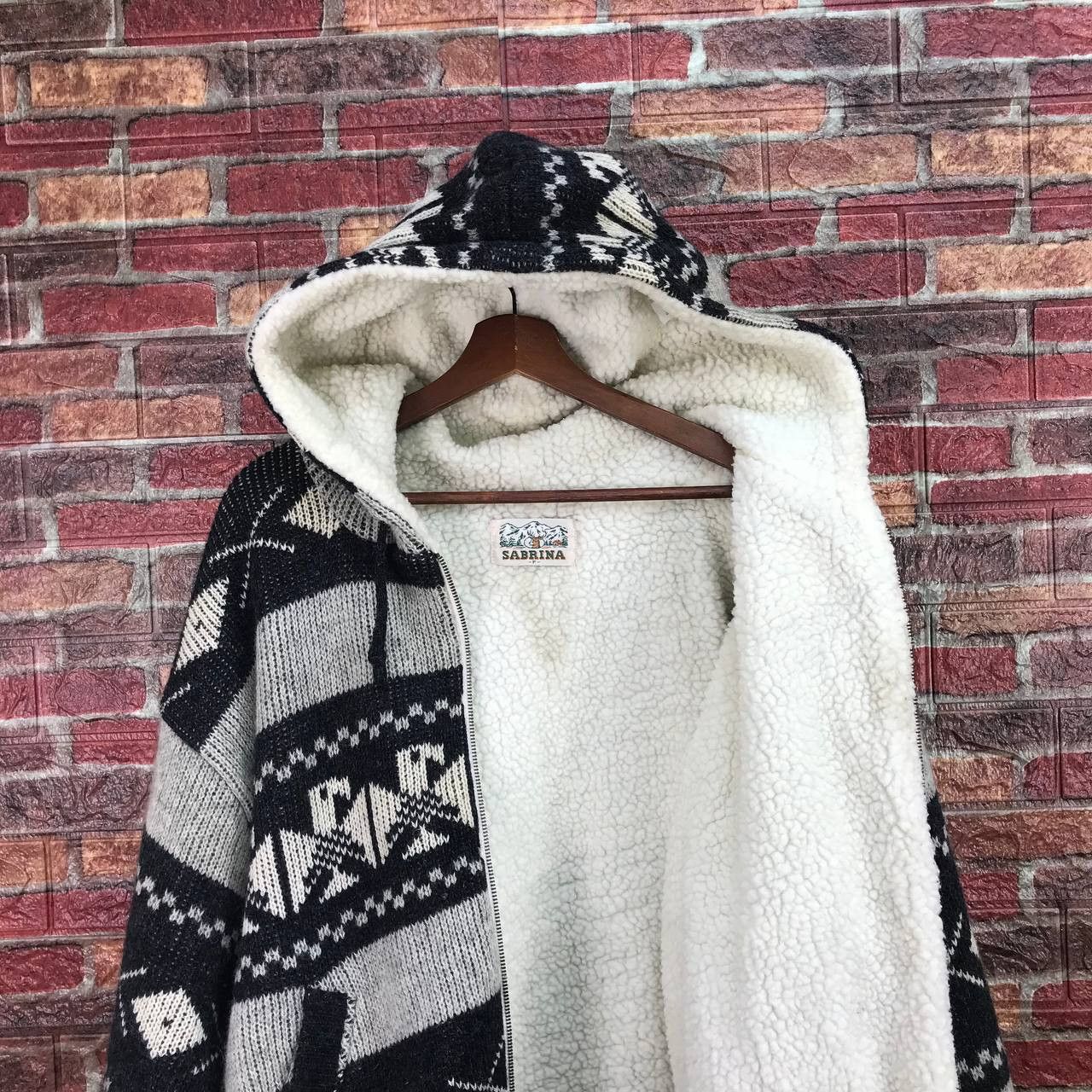 Vintage VINTAGE SABRINA JAPAN NAVAJO AZTEC THICK HOODIE SHERPA Size US L / EU 52-54 / 3 - 9 Thumbnail