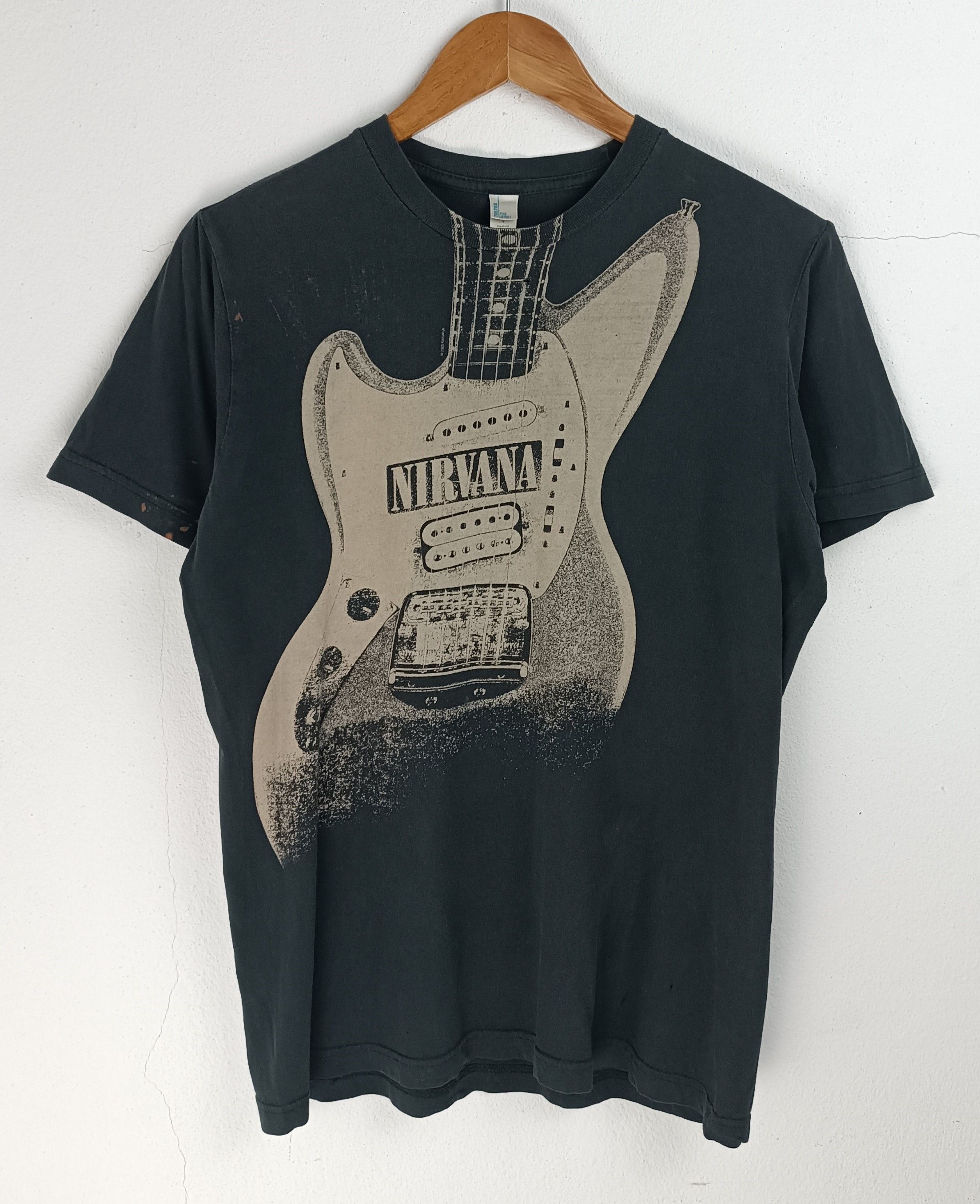 Nirvana VINTAGE 2005 NIRVANA KURT FENDER TEE Y2K(foo fighters grohl) Size US M / EU 48-50 / 2 - 3 Thumbnail