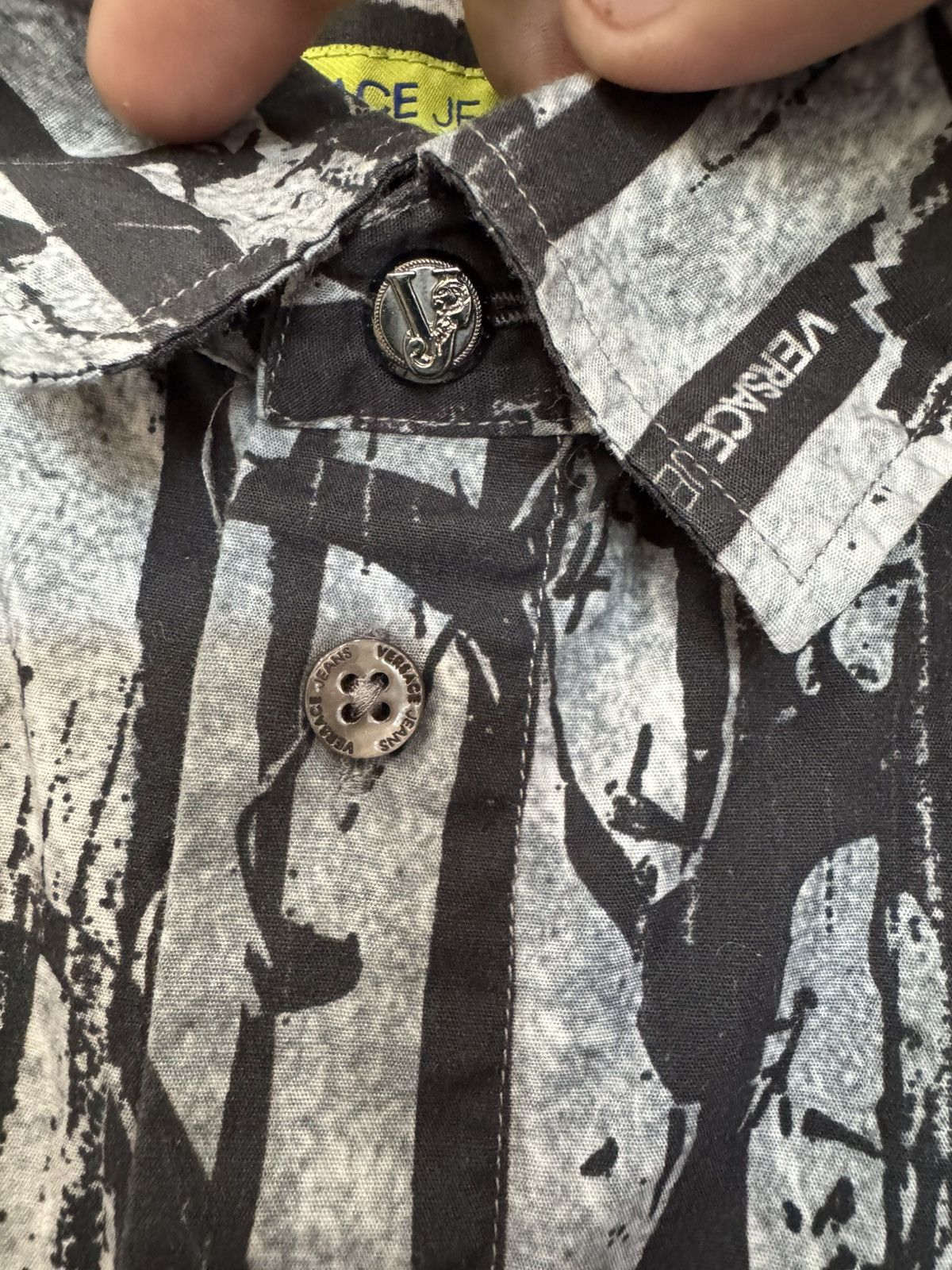Versace Jeans Couture Versace Jeans Long Sleeve Button Size M IT 50 FR 46 Size US M / EU 48-50 / 2 - 7 Thumbnail
