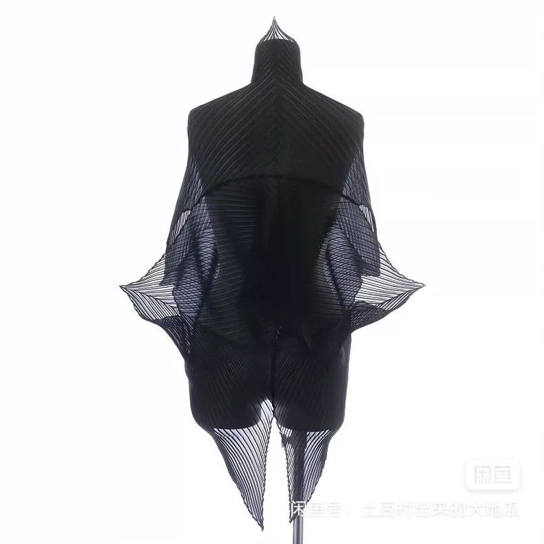 Issey Miyake Issey Miyake Black cicada wings with pointed horns often w Size M / US 6-8 / IT 42-44 - 2 Thumbnail