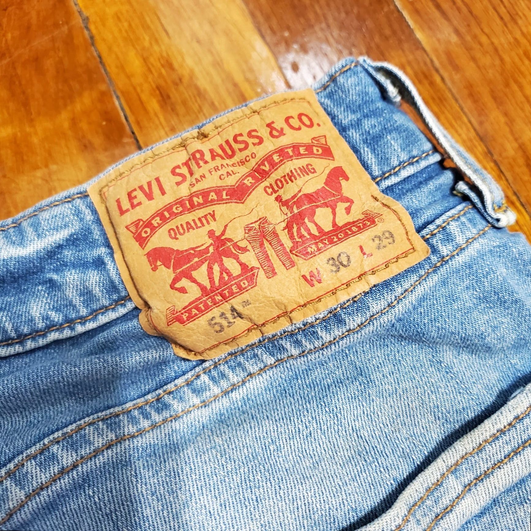 Levi's Levi's Men 514 Regular Fit Straight Stretch Jeans 30x29 Blue Denim Distressed Stain 5-Pocket Logo Button Patch Mid Rise Vintage? No (not vintage) Size US 30 / EU 46 - 3 Thumbnail