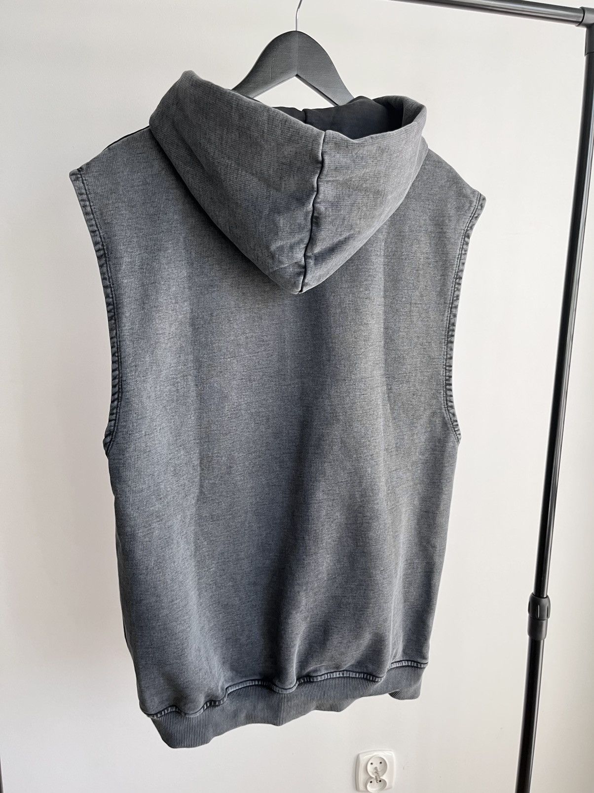AVAVAV Rare AVAVAV SS25 13 patch distressed sleeveless hoodie vest Size US M / EU 48-50 / 2 - 7 Thumbnail