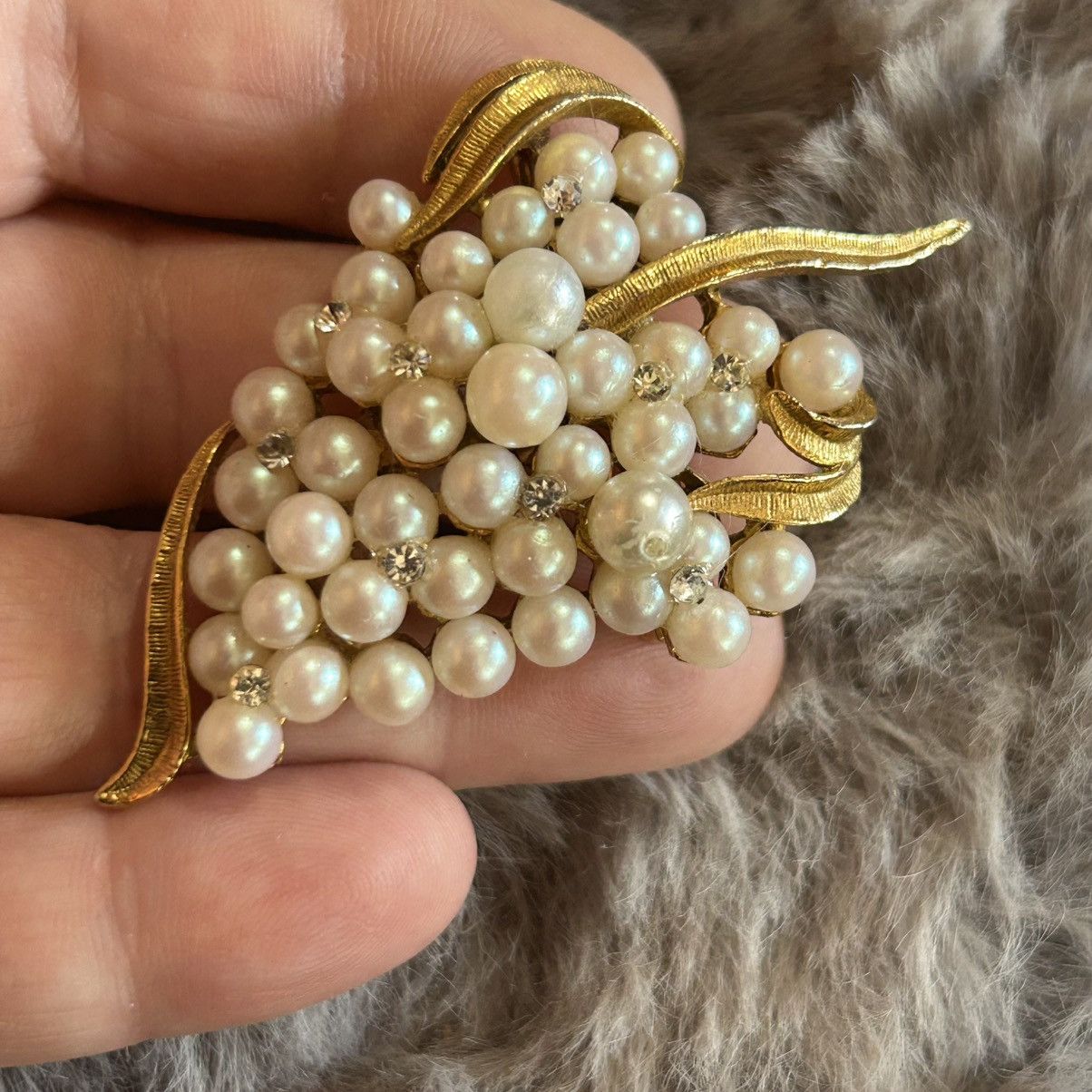 Vintage Vintage faux pearl clear rhinestone accent brooch Size ONE SIZE - 2 Thumbnail