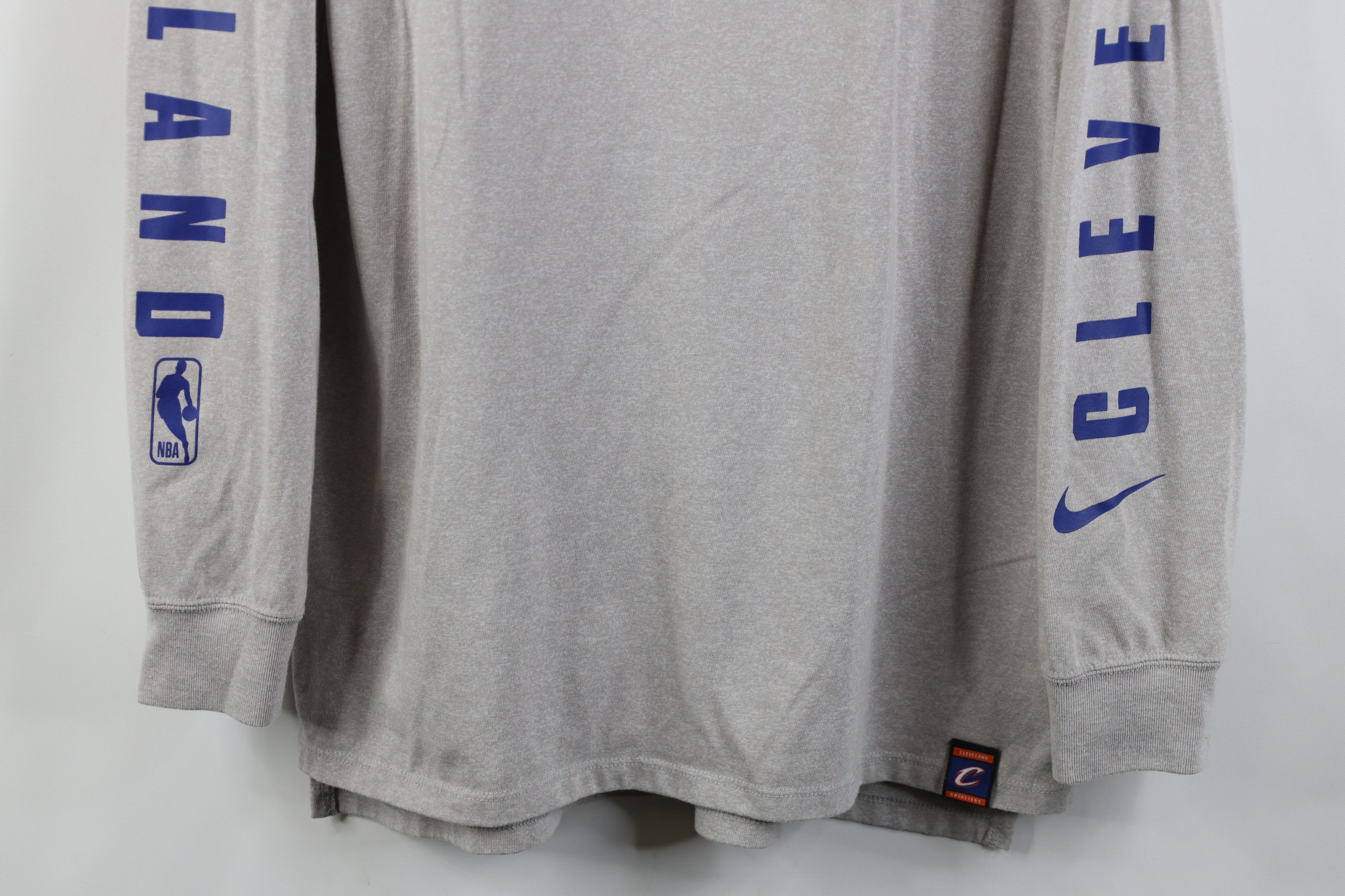 Nike Nike NBA Cavaliers Basketball Long Sleeve T-Shirt Gray Size US M / EU 48-50 / 2 - 3 Thumbnail