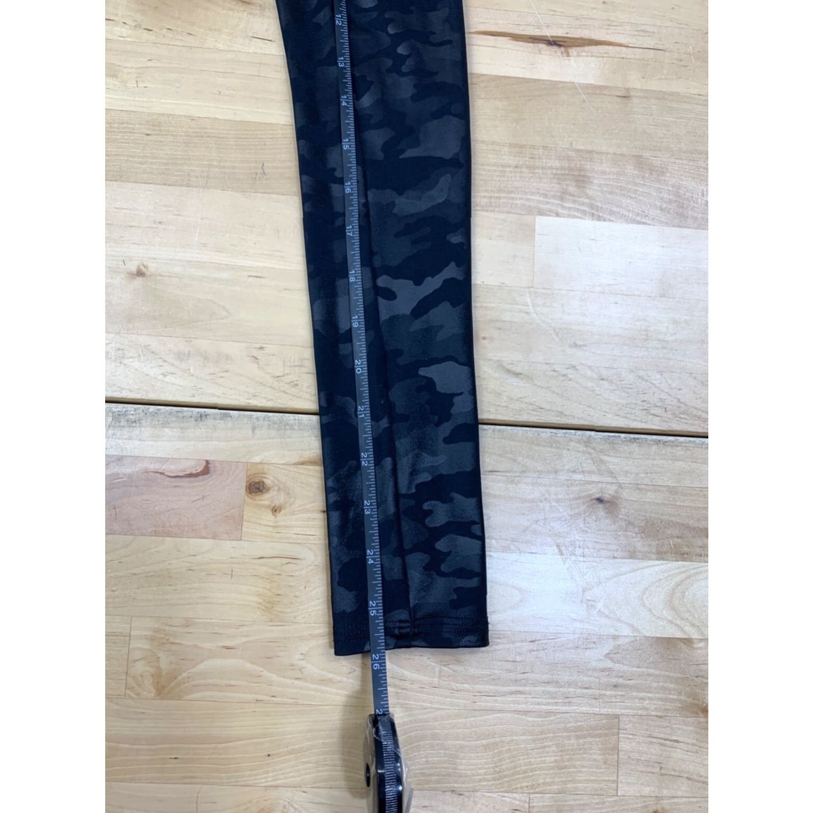 Spanx Spanx Faux Leather Leggings Camouflage Black Womens Small Casual Spanx Leggings S Black Camouflage Vintage No Nero? Size 28" / US 6 / IT 42 - 5 Thumbnail