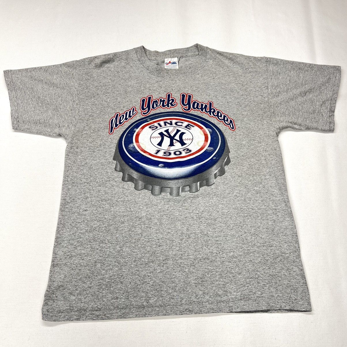 Majestic × New York Yankees × Vintage New York Yankees Tee Shirt Majestic Bottle Cap Graphic Y2K Size US L / EU 52-54 / 3 - 1 Thumbnail