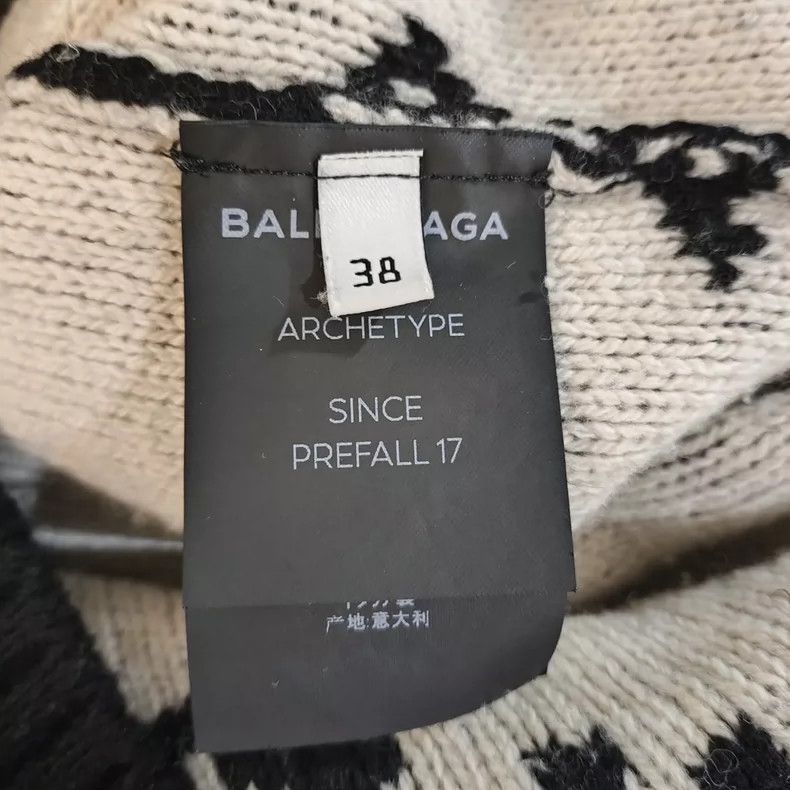 Balenciaga Balenciaga size 38 Black sweater with monogrammed logo Size US S / EU 44-46 / 1 - 4 Thumbnail