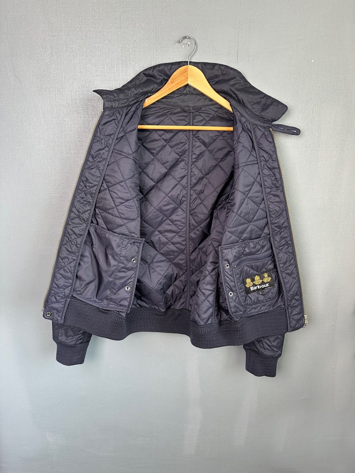 Barbour Men’s BARBOUR Bow Quilt Bomber Jacket Blue size L Size US L / EU 52-54 / 3 - 3 Thumbnail