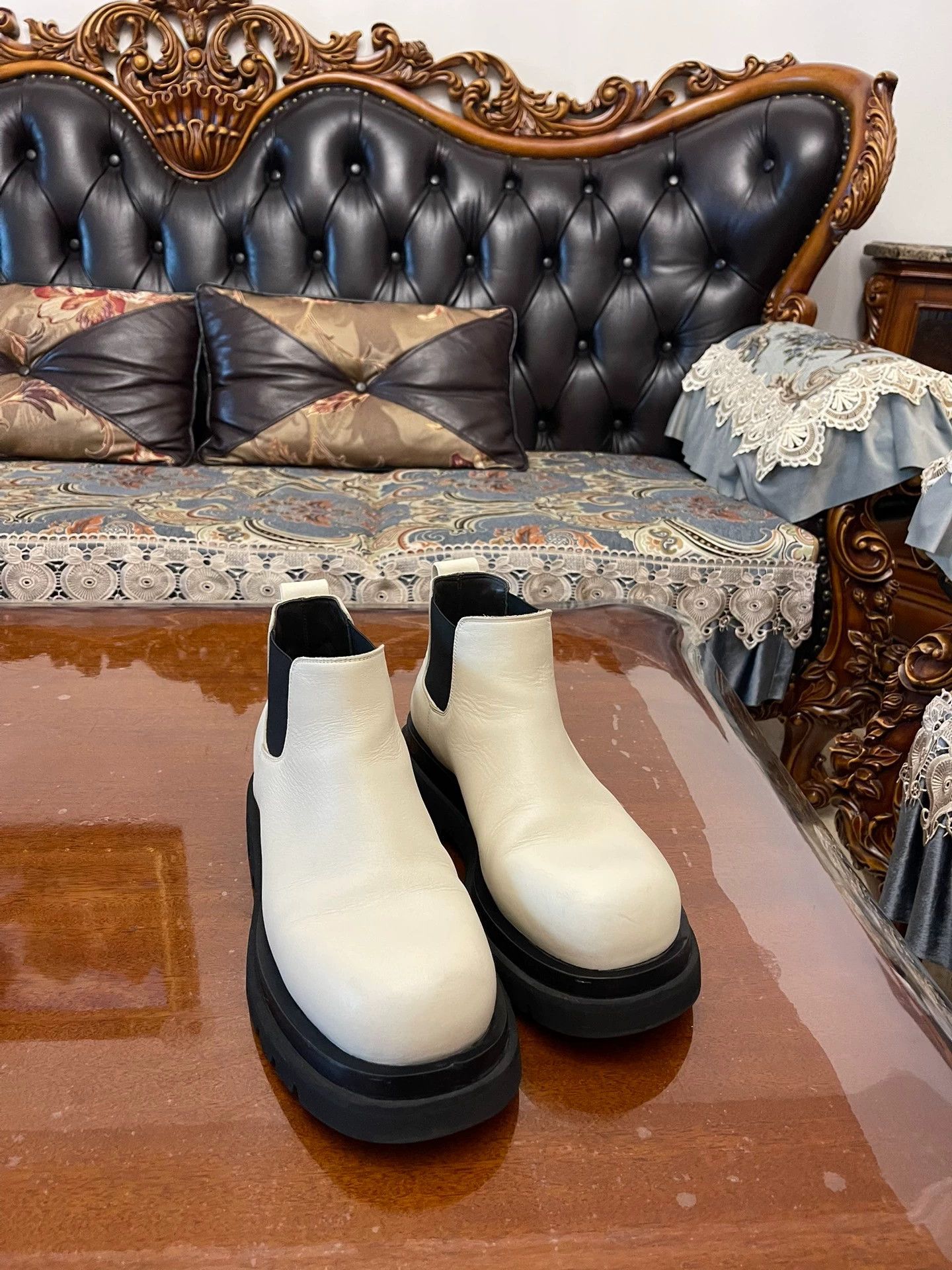 Bottega Veneta BV Chelsea Boots 41 EU Panda Colorway Ivory Calfskin Size US 8 / EU 41 - 2 Thumbnail