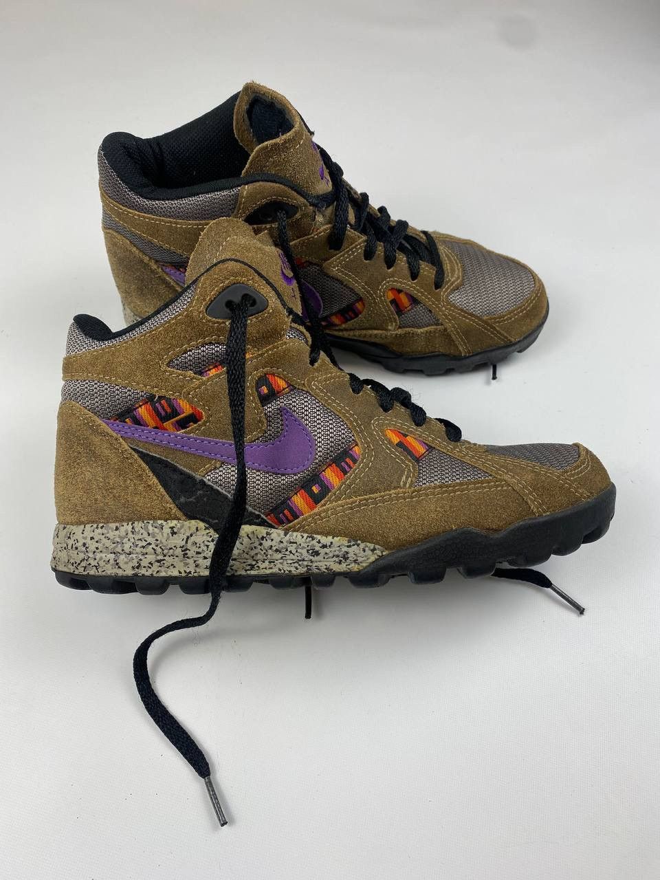 NIKE AIR RARE VINTAGE CALDERA HIKING BOOTS WOMEN SNEAKERS