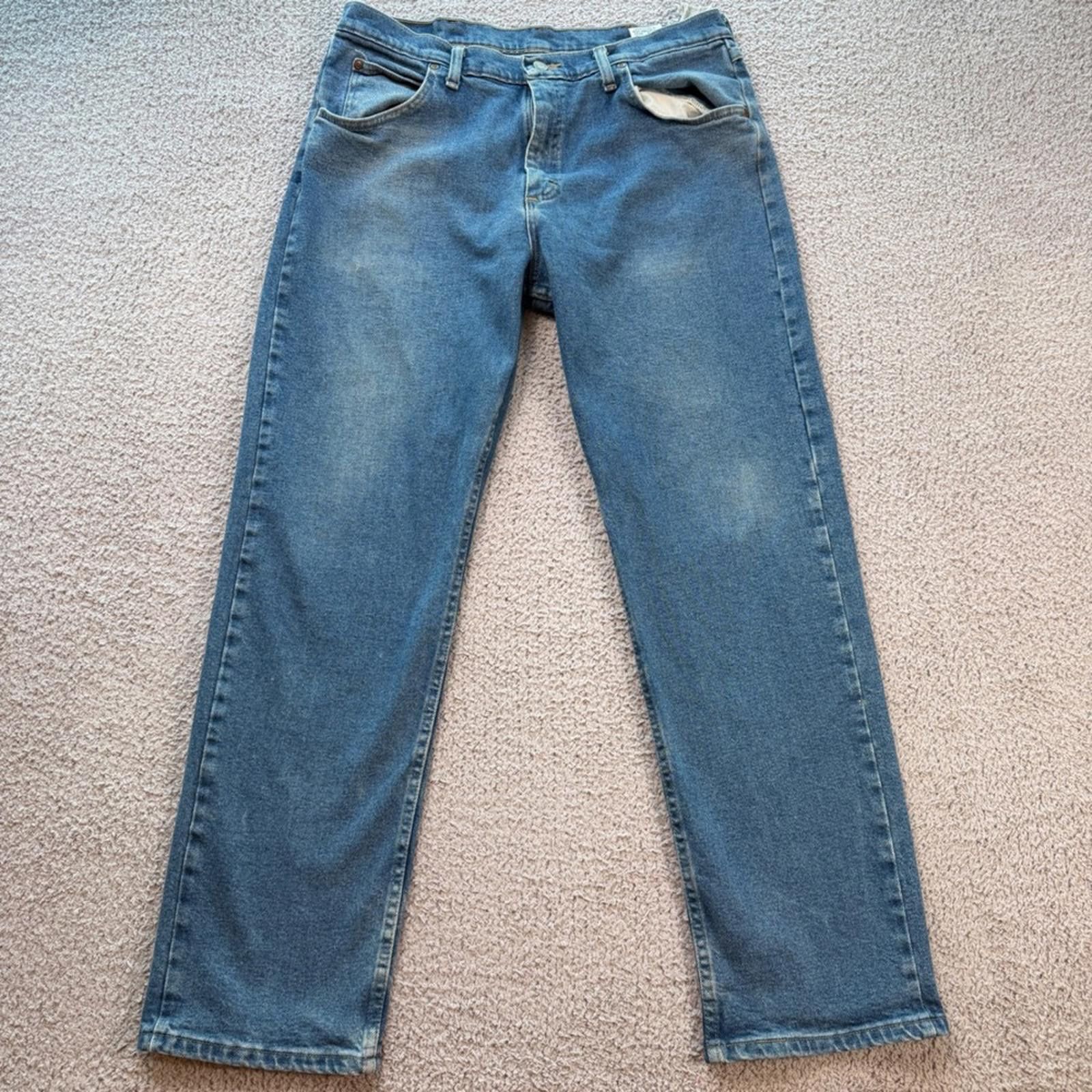 Wrangler Wrangler Jeans 36x32 Mens Straight Leg Blue Medium Wash Size US 36 / EU 52 - 1 Thumbnail