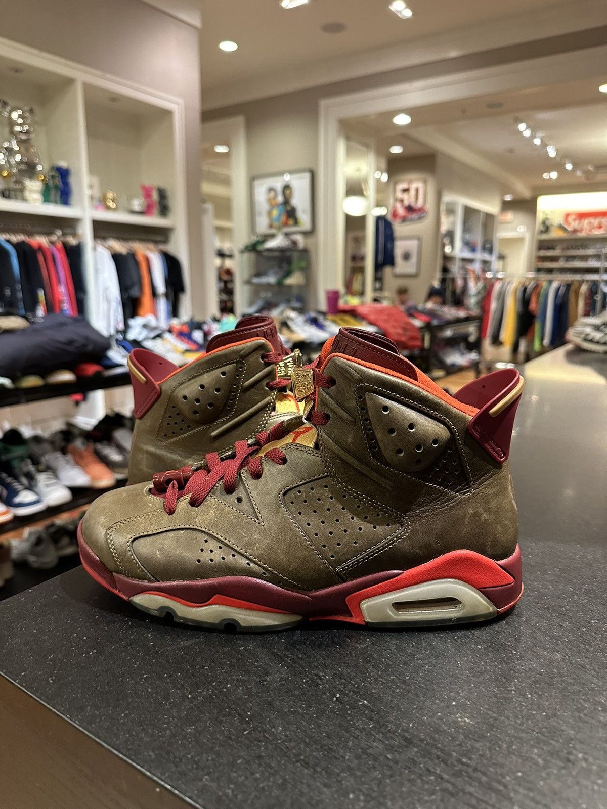 Jordan Brand Air Jordan 6 cigar Size US 8.5 / EU 41-42 - 1 Thumbnail