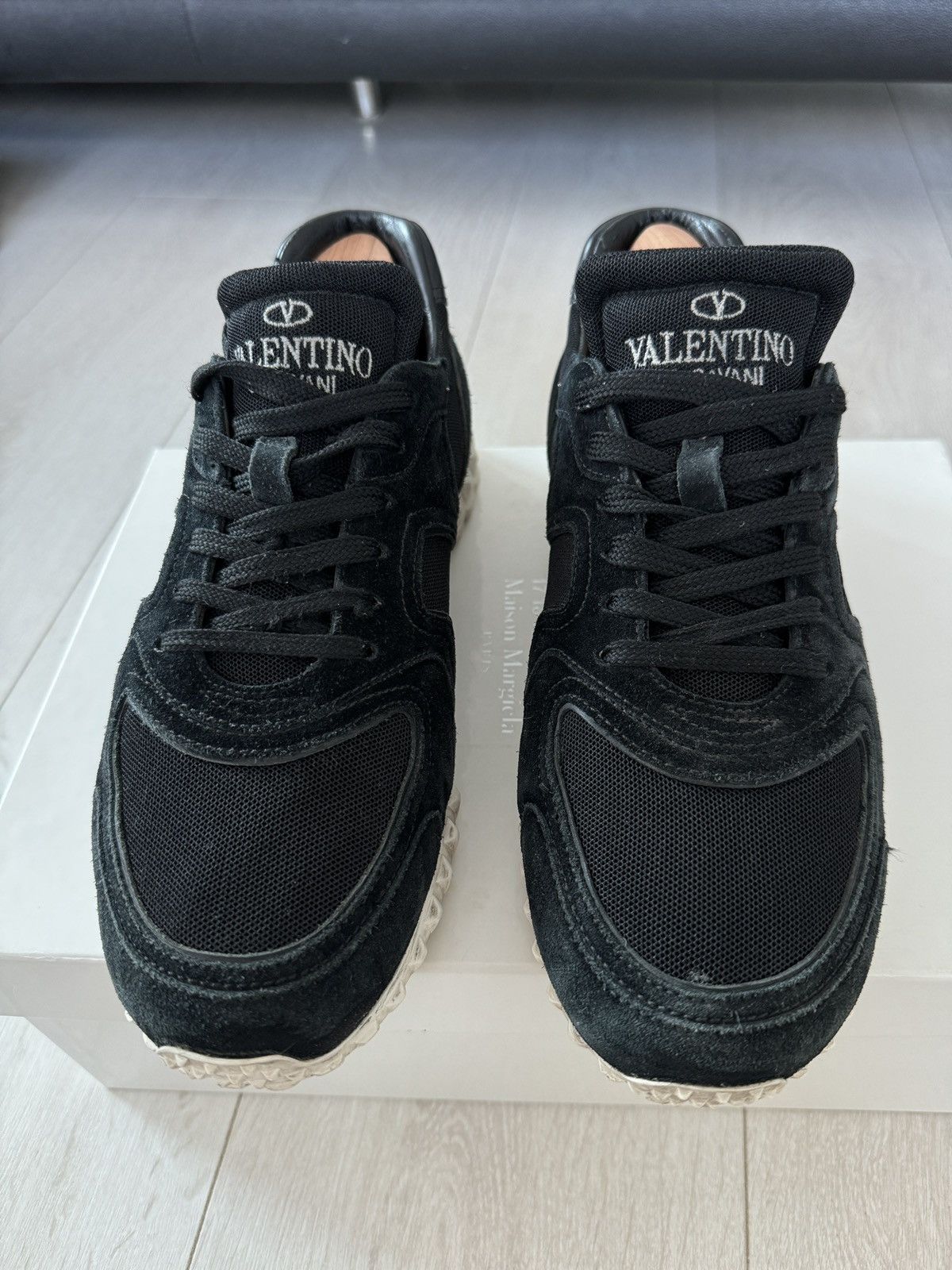 Valentino Valentino Low Top Sneakers Size US 8.5 / EU 41-42 - 1 Thumbnail