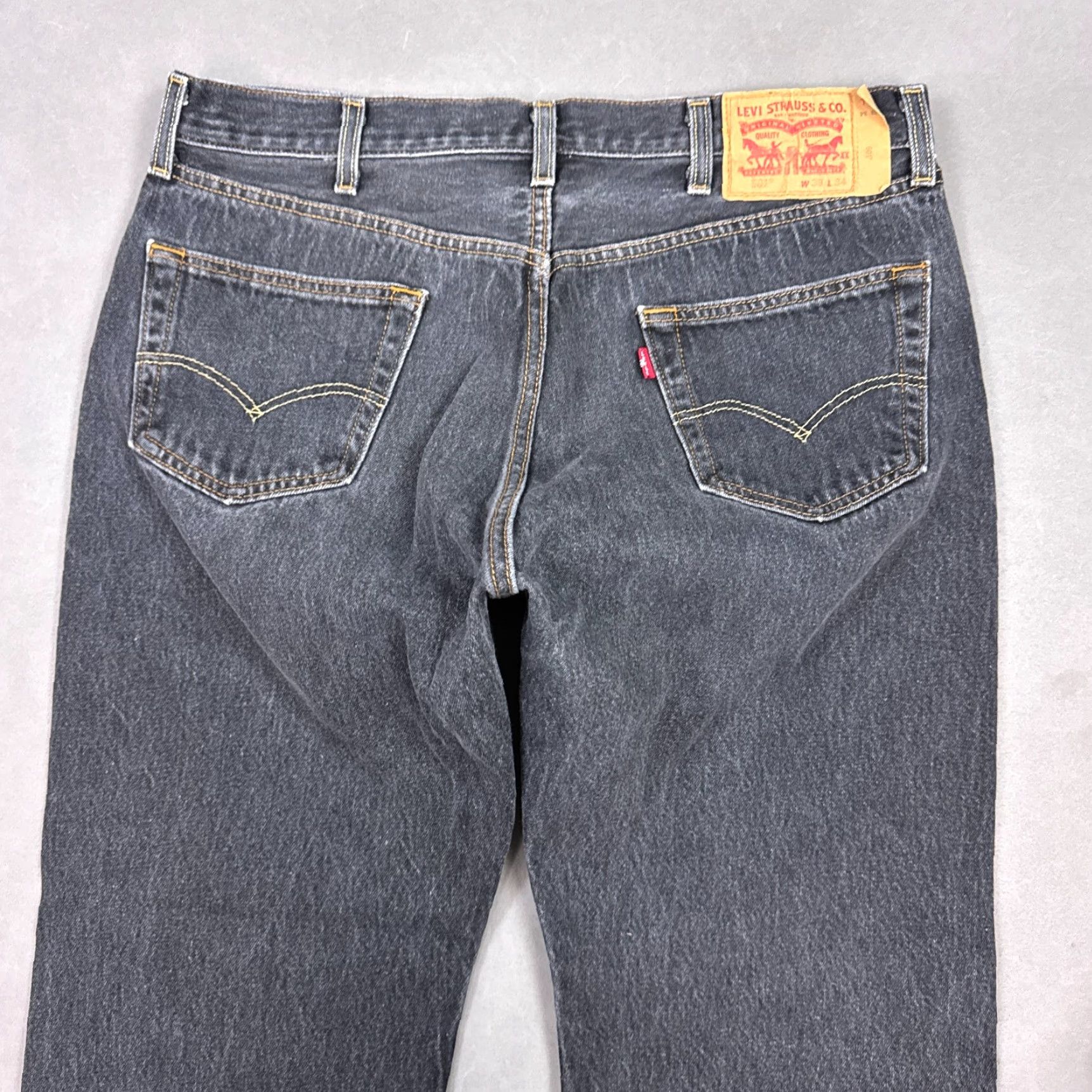 Levi's VINTAGE Levis 501 Jeans Mens 36x30 Black Denim Button Fly Dark Faded 90s Style Mens Boys Girls? Size US 38 / EU 54 - 5 Thumbnail