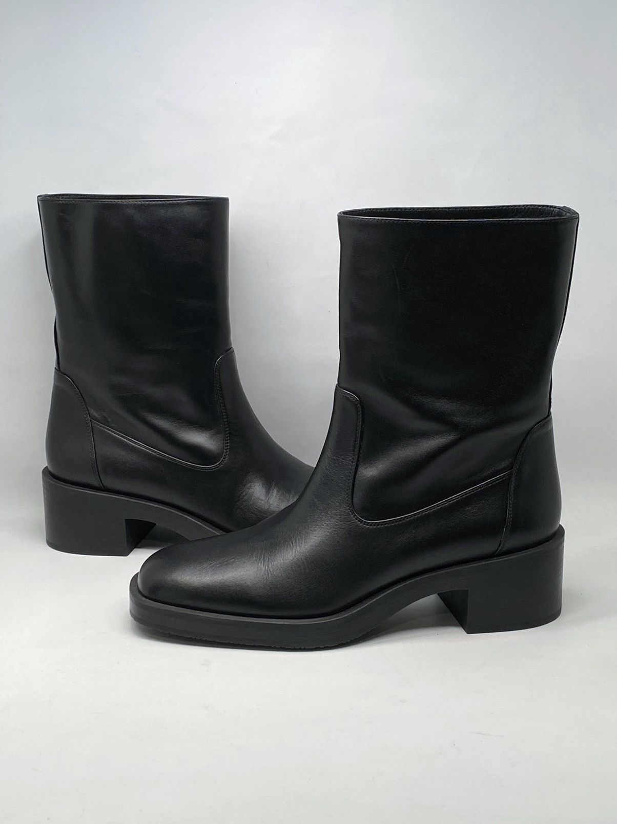 Stuart Weitzman Stuart Weitzman Calfskin Ankle Boots size 9.5 Size US 9.5 / IT 39.5 - 9 Thumbnail