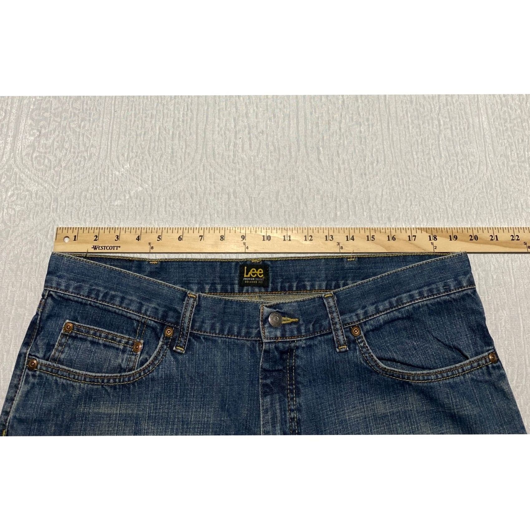 Lee Lee Premium Select Relaxed Fit Jeans Mens 38x32 Medium Wash Blue 5-Pocket Denim Straight Leg Size US 38 / EU 54 - 4 Thumbnail