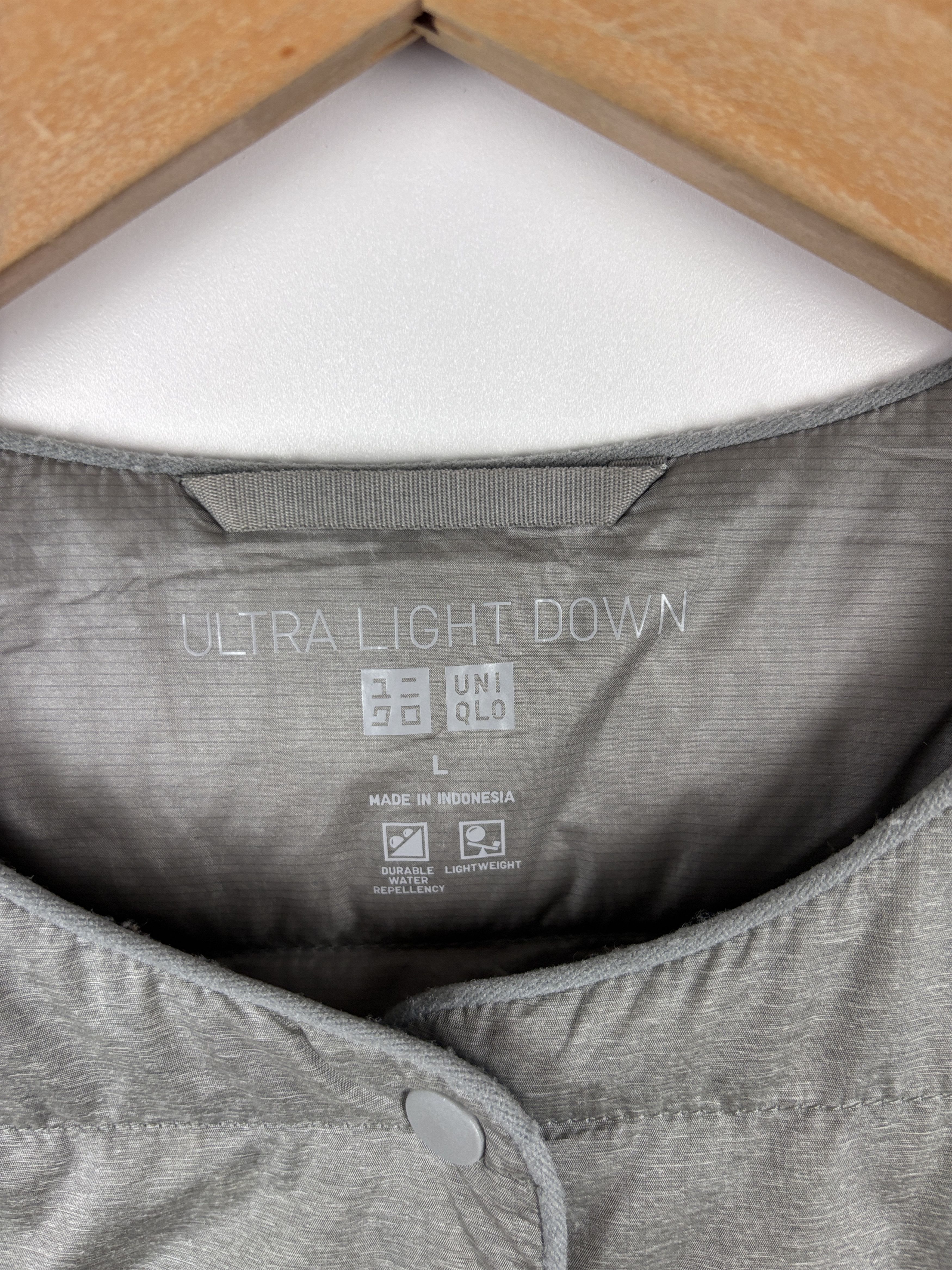 Uniqlo Womens Uniqlo Ultra Light Down Puffer Vest Gray Size L Size L / US 10 / IT 46 - 4 Thumbnail