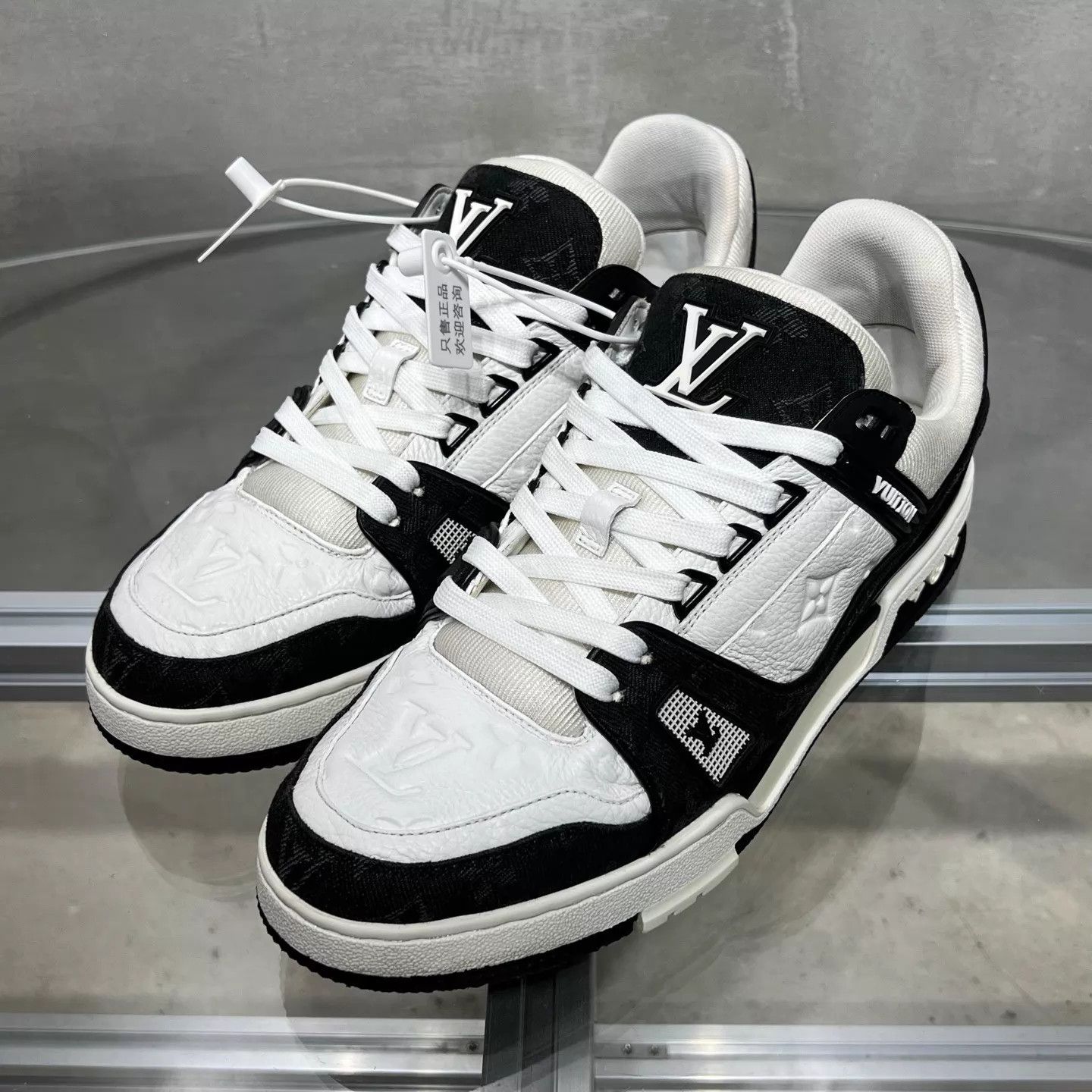 Louis Vuitton Louis Vuitton LV Trainer Black White Denim UK8 42 Size US 9 / EU 42 - 2 Thumbnail