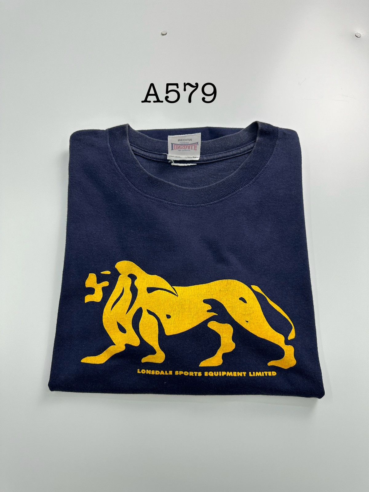 Lonsdale Vintage 90s Lonsdale Big Logo Faded TShirt A579 Size US M / EU 48-50 / 2 - 9 Thumbnail