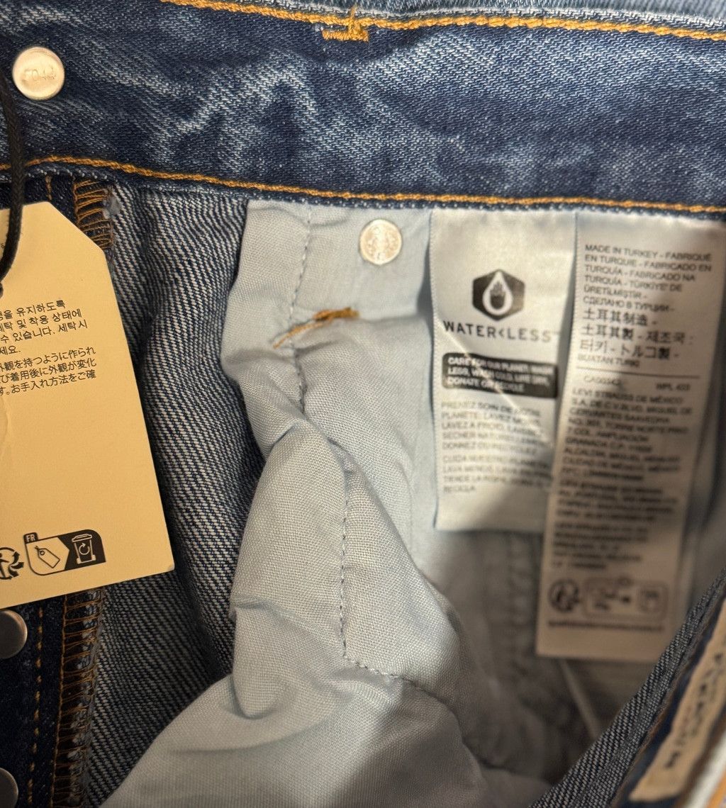 Levi's New Levi's 501 Tapered Leg Jeans Size 26 x 31, Style '81 Size 26" / US 2 / IT 38 - 9 Thumbnail