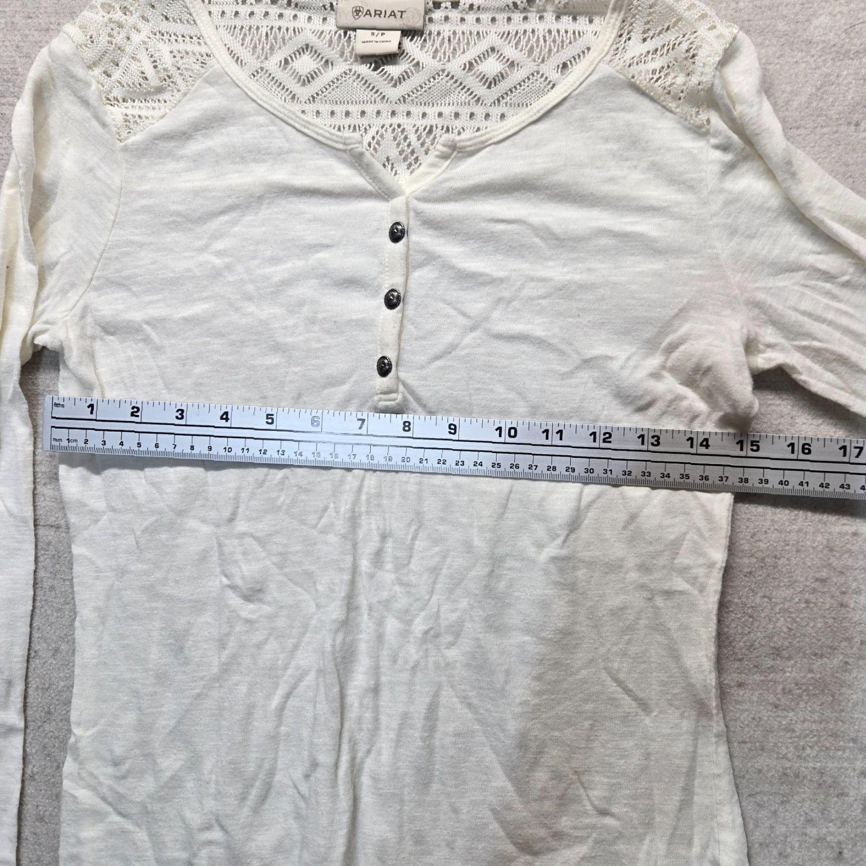 Ariat Ariat Shirt Solid White Long Sleeve V-Neck Lace Detail Crochet Adult Women S Small Size S / US 4 / IT 40 - 4 Thumbnail