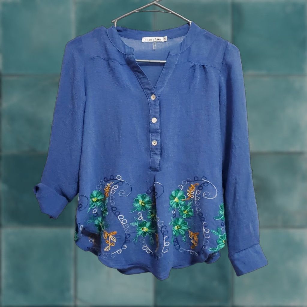 Vintage Figueroa & Flower Blouse Women PS Blue Embroidered Roll Tab Sleeve Attached Cami Size S / US 4 / IT 40 - 1 Thumbnail