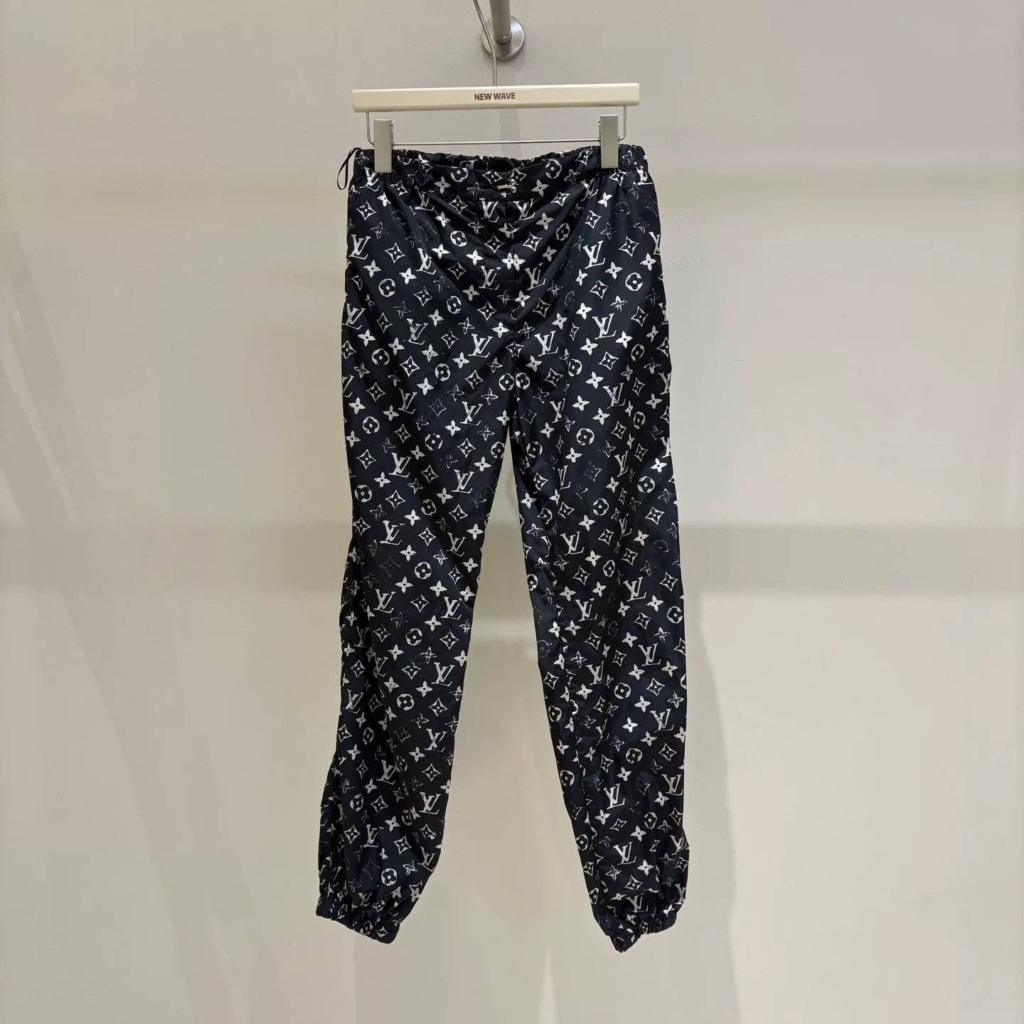 Louis Vuitton Louis Vuitton Black White Print Joggers Size US 36 / EU 52 - 1 Thumbnail