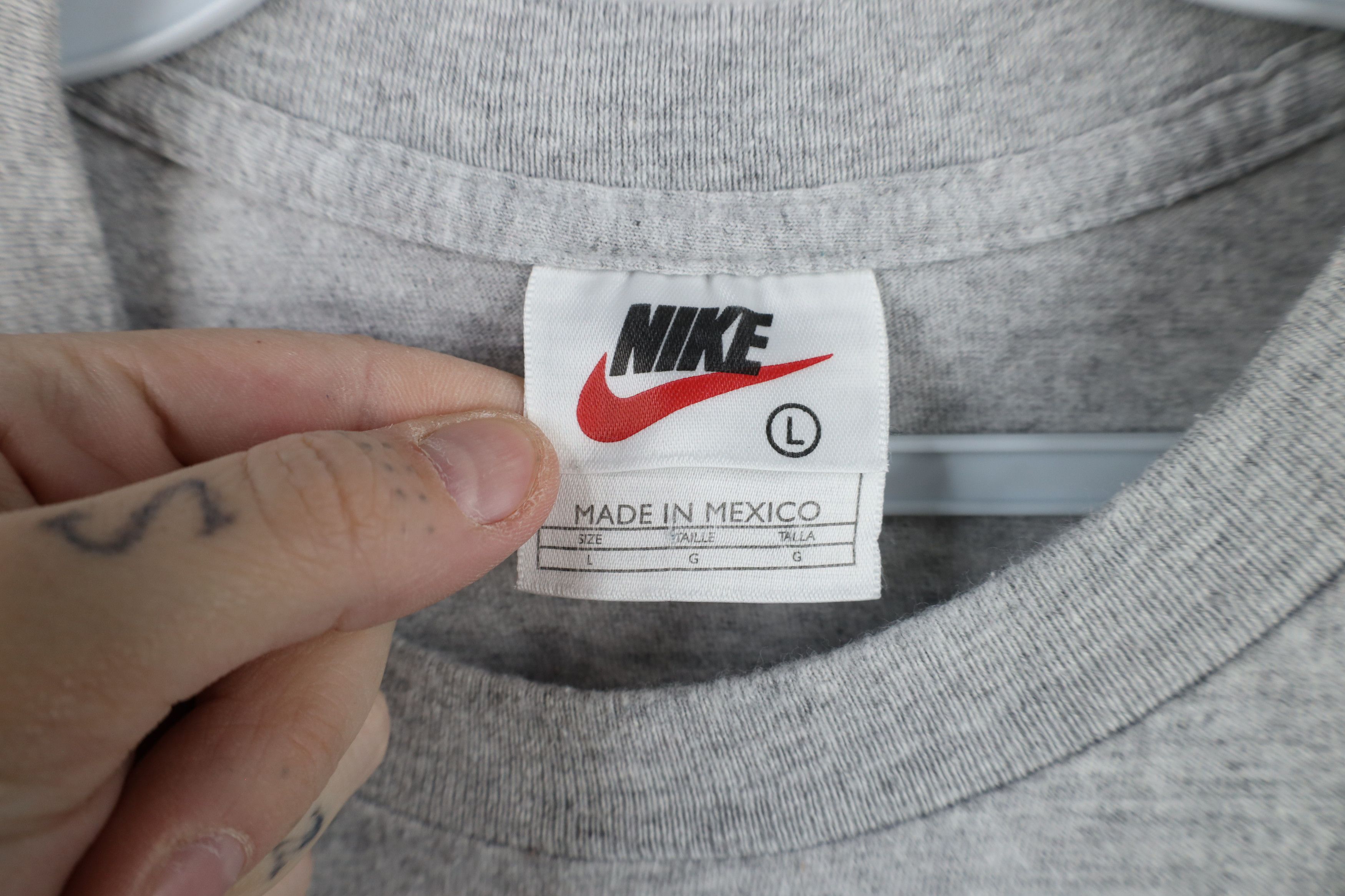 Nike × Vintage Vintage 90s Nike Travis Scott Center Swoosh T-Shirt Gray Size US L / EU 52-54 / 3 - 6 Thumbnail