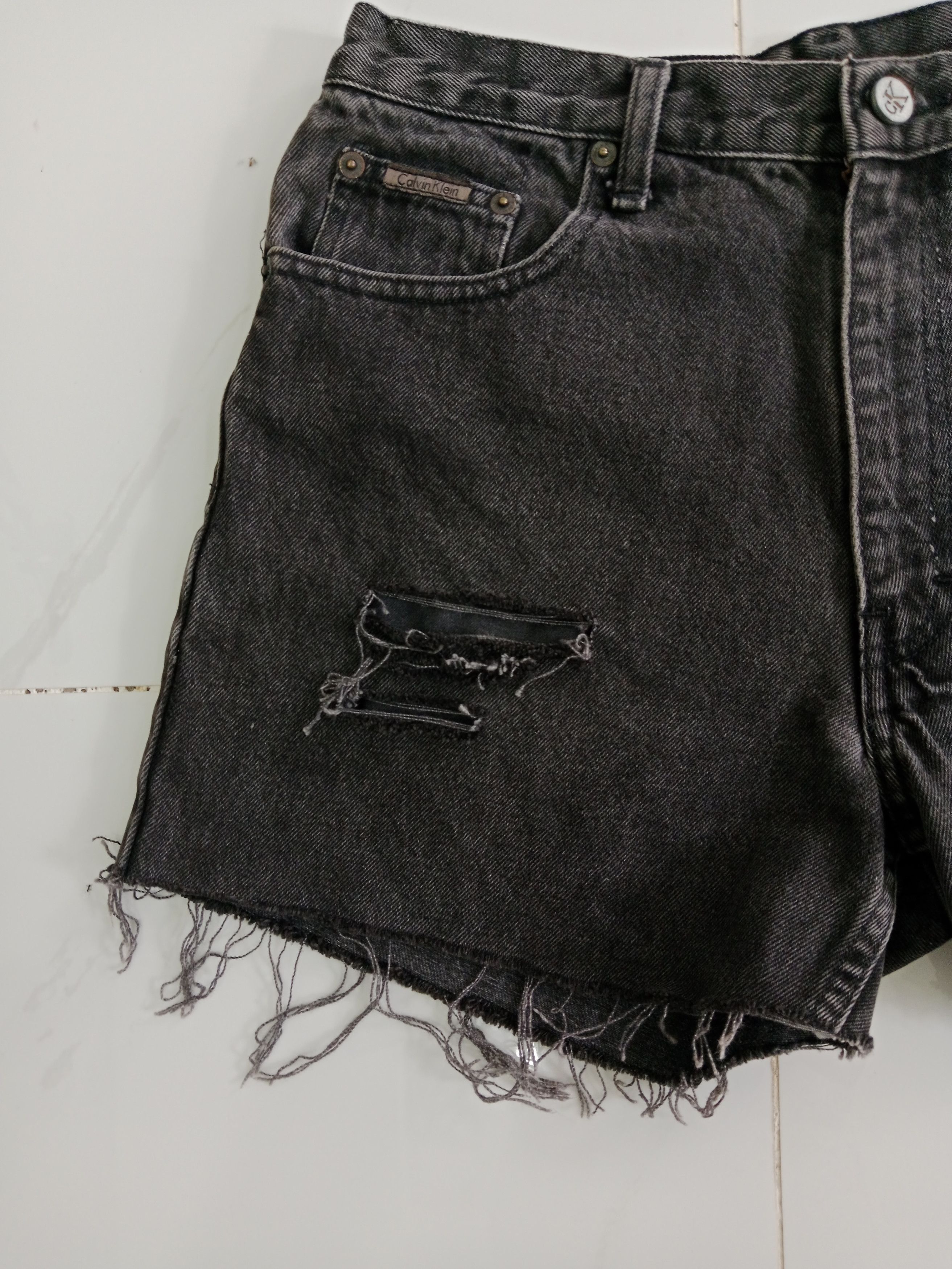 Calvin Klein CALVIN KLEIN Jean's Short Distressed Style Size 28" / US 6 / IT 42 - 6 Thumbnail