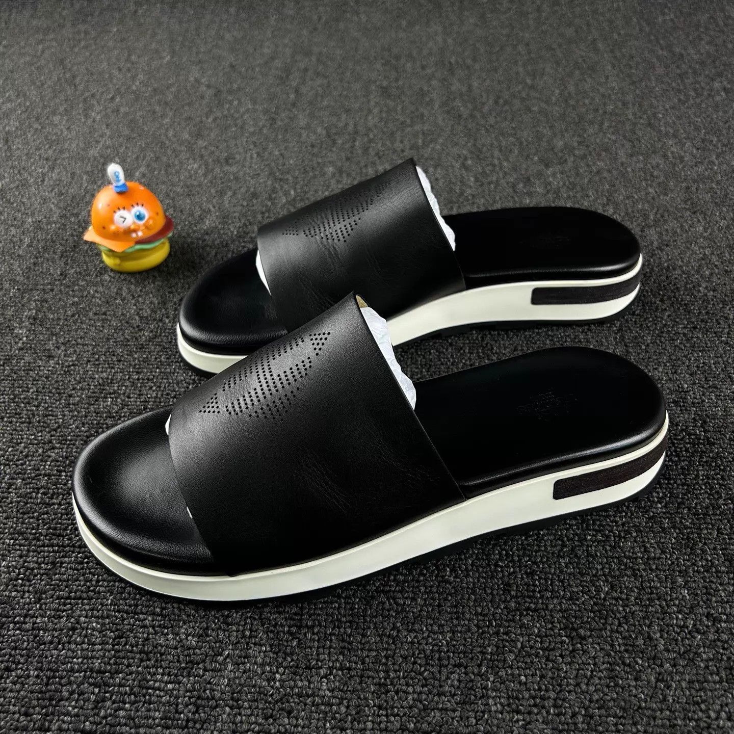 Hermes Hermes Black Logo Men's Slide 41 Size US 8 / EU 41 - 1 Thumbnail