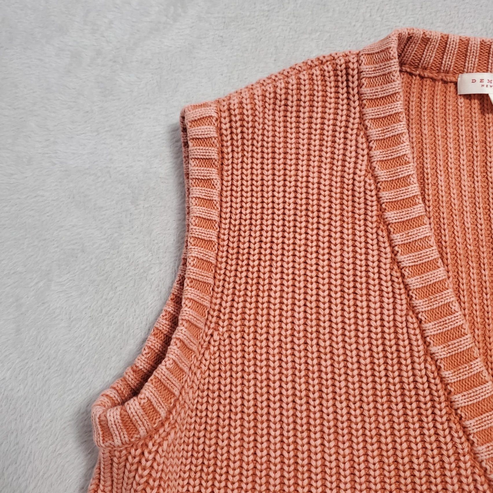 Vintage VINTAGE DEMYLEE Sweater Vest Women XS Coral Orange Layne Patch Pocket Boxy Heavyweight V-Neck Button Front Pockets Cotton Demylee Size XS / US 0-2 / IT 36-38 - 5 Thumbnail
