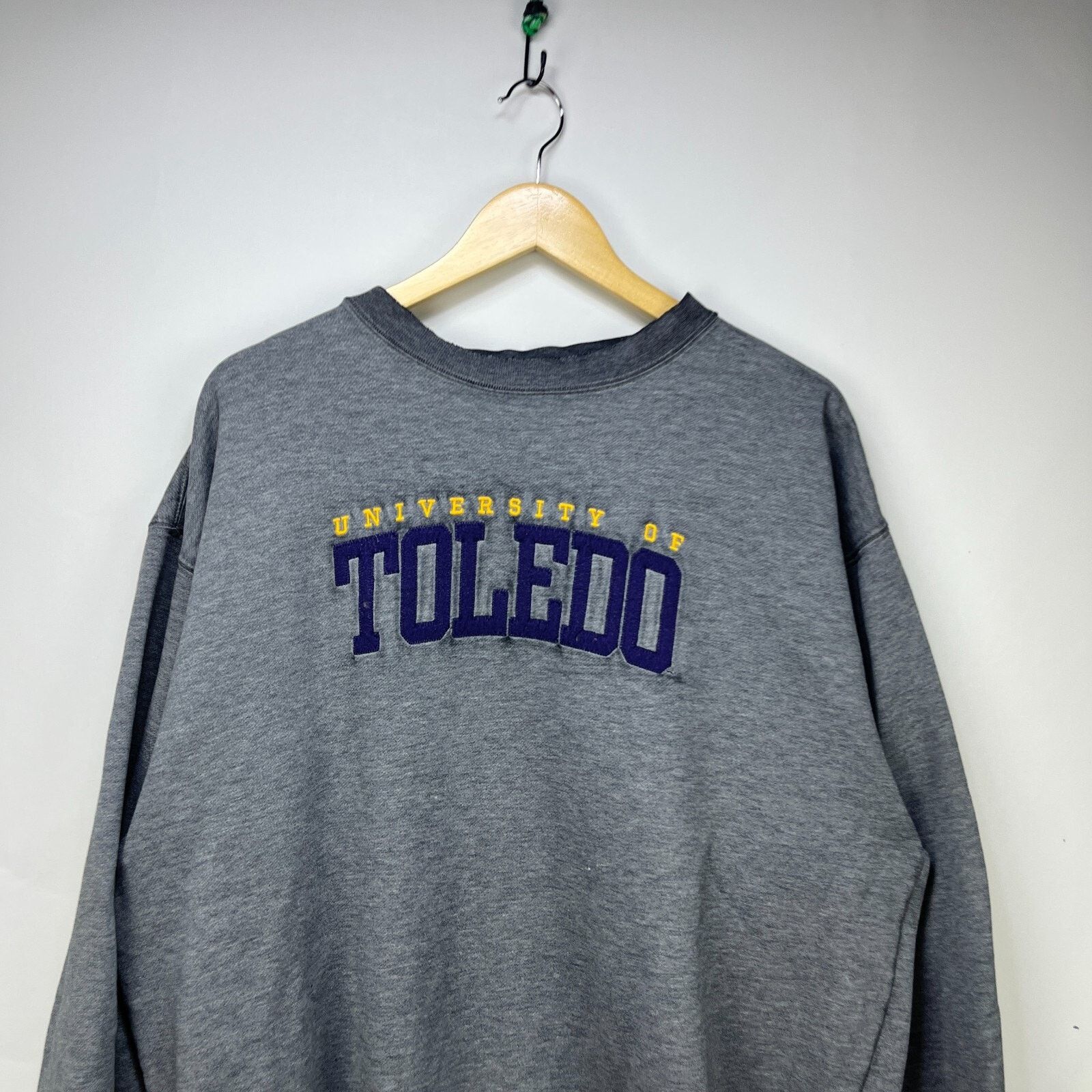 Vintage Vintage University of Toledo Sun Faded Sweatshirt XL Rockets Size US XL / EU 56 / 4 - 2 Thumbnail