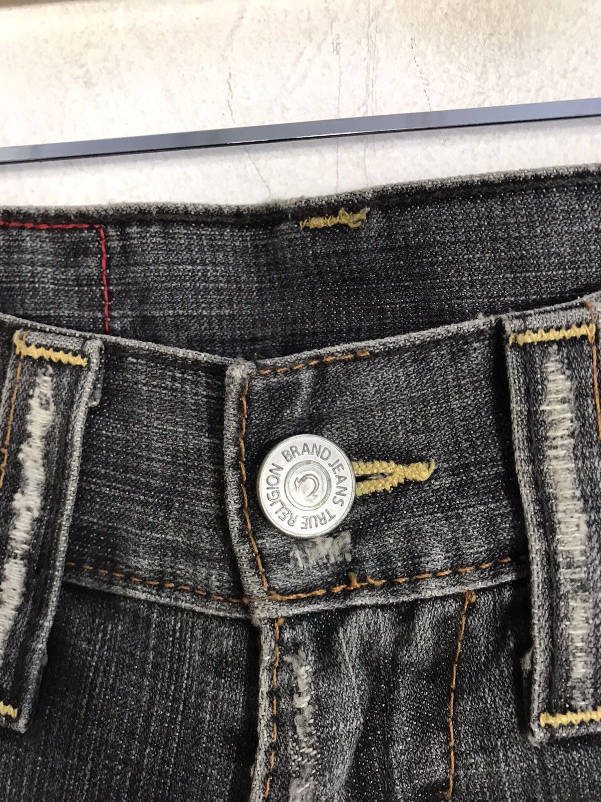 True Religion True Religion Section 803 Flap Pocket Zipper Tear Denim Size 30" / US 8 / IT 44 - 7 Thumbnail