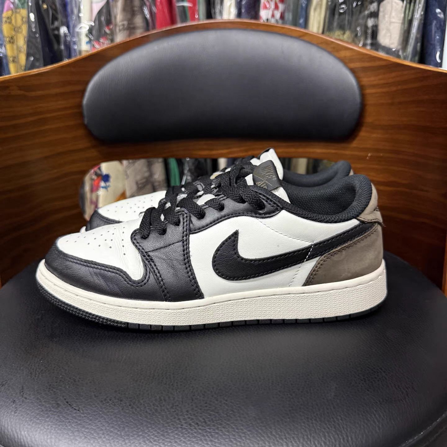 Jordan Brand Air Jordan 1 Low Mocha Black White Brown Skate Shoes K15 Size US 6 / EU 39 - 6 Thumbnail