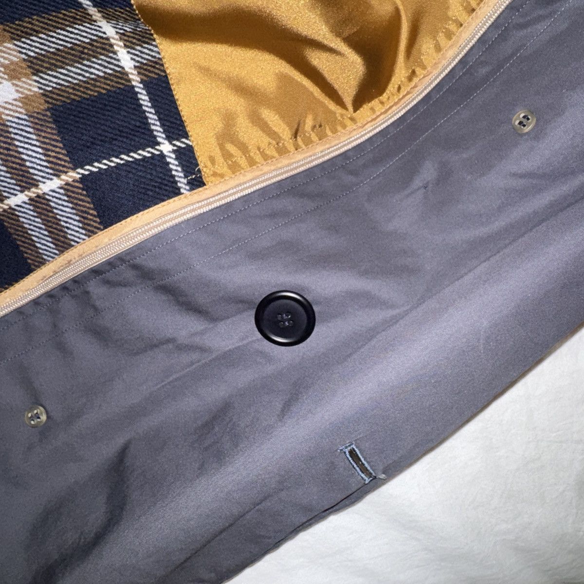 Burberry Vintage grey Burberry trench with gorgeous lining Size US XL / EU 56 / 4 - 10 Thumbnail