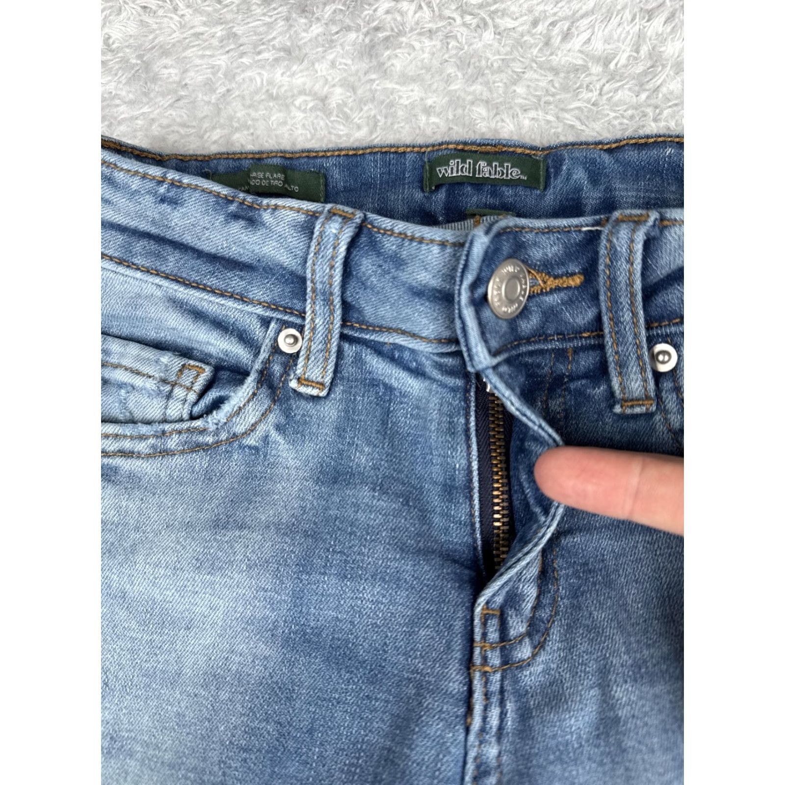 Vintage Wild Fable Jeans Women 00 Light Wash Regular Flare Bell Bottom Stretch Denim Zip Fly Button Front Pockets Mid Rise 32 Inseam Size 24" / US 00 / IT 34 - 5 Thumbnail