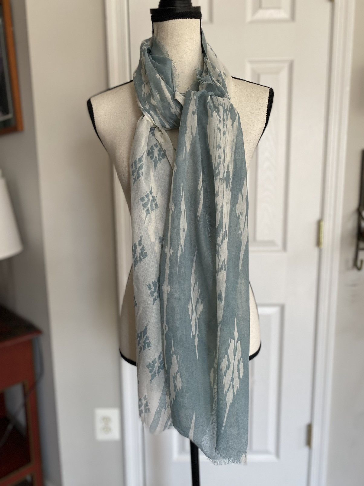 H&M H&M VERSATILE PRINTED SCARF WITH FRAYED ENDS Size ONE SIZE - 10 Thumbnail
